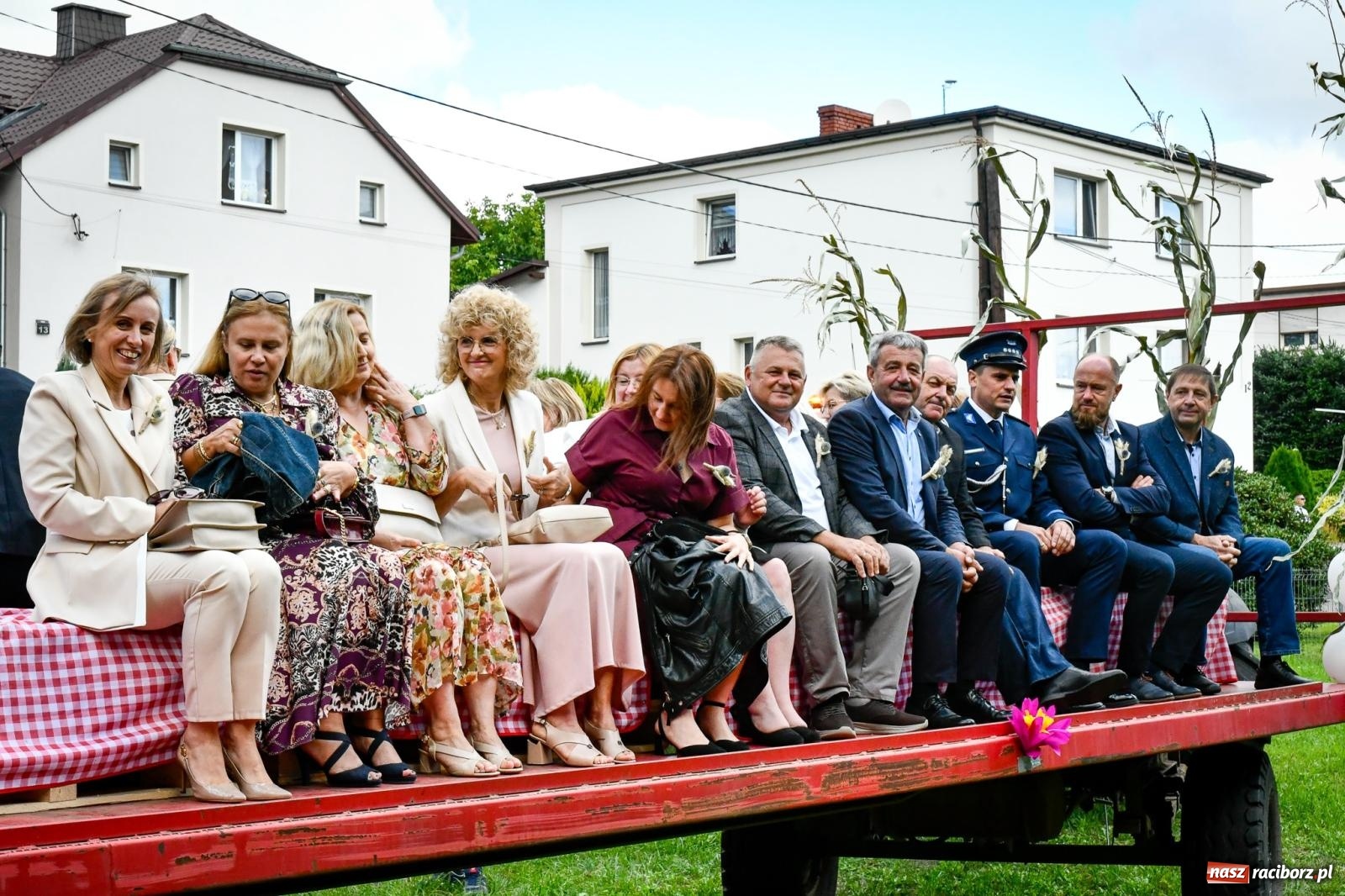 Zdjęcie w galerii na portalu naszraciborz.pl: Krowiarki gospodarzem dożynek gminy Pietrowice Wielkie. Korowód i pomnik Ciapka wiadomości z regionu