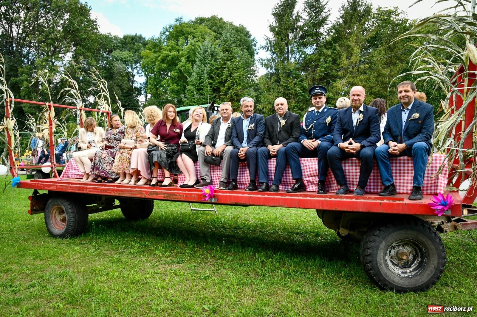 Zdjęcie w galerii na portalu naszraciborz.pl: Krowiarki gospodarzem dożynek gminy Pietrowice Wielkie. Korowód i pomnik Ciapka wiadomości z regionu