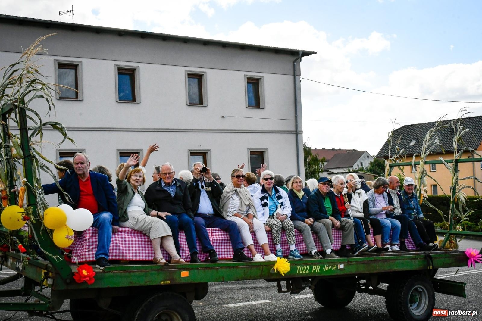 Zdjęcie w galerii na portalu naszraciborz.pl: Krowiarki gospodarzem dożynek gminy Pietrowice Wielkie. Korowód i pomnik Ciapka wiadomości z regionu