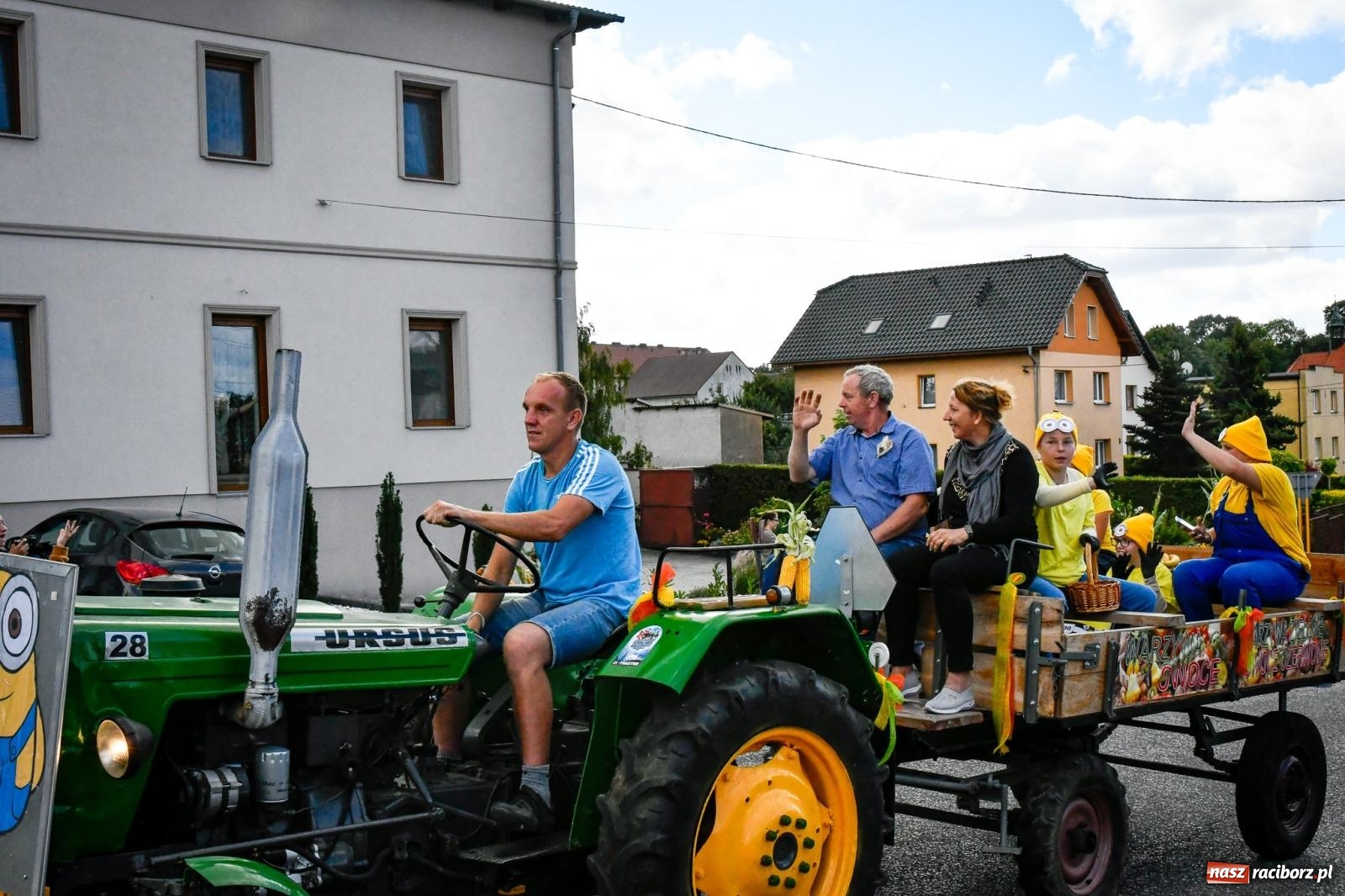 Zdjęcie w galerii na portalu naszraciborz.pl: Krowiarki gospodarzem dożynek gminy Pietrowice Wielkie. Korowód i pomnik Ciapka wiadomości z regionu