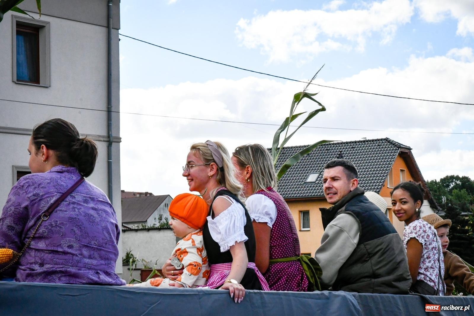 Zdjęcie w galerii na portalu naszraciborz.pl: Krowiarki gospodarzem dożynek gminy Pietrowice Wielkie. Korowód i pomnik Ciapka wiadomości z regionu