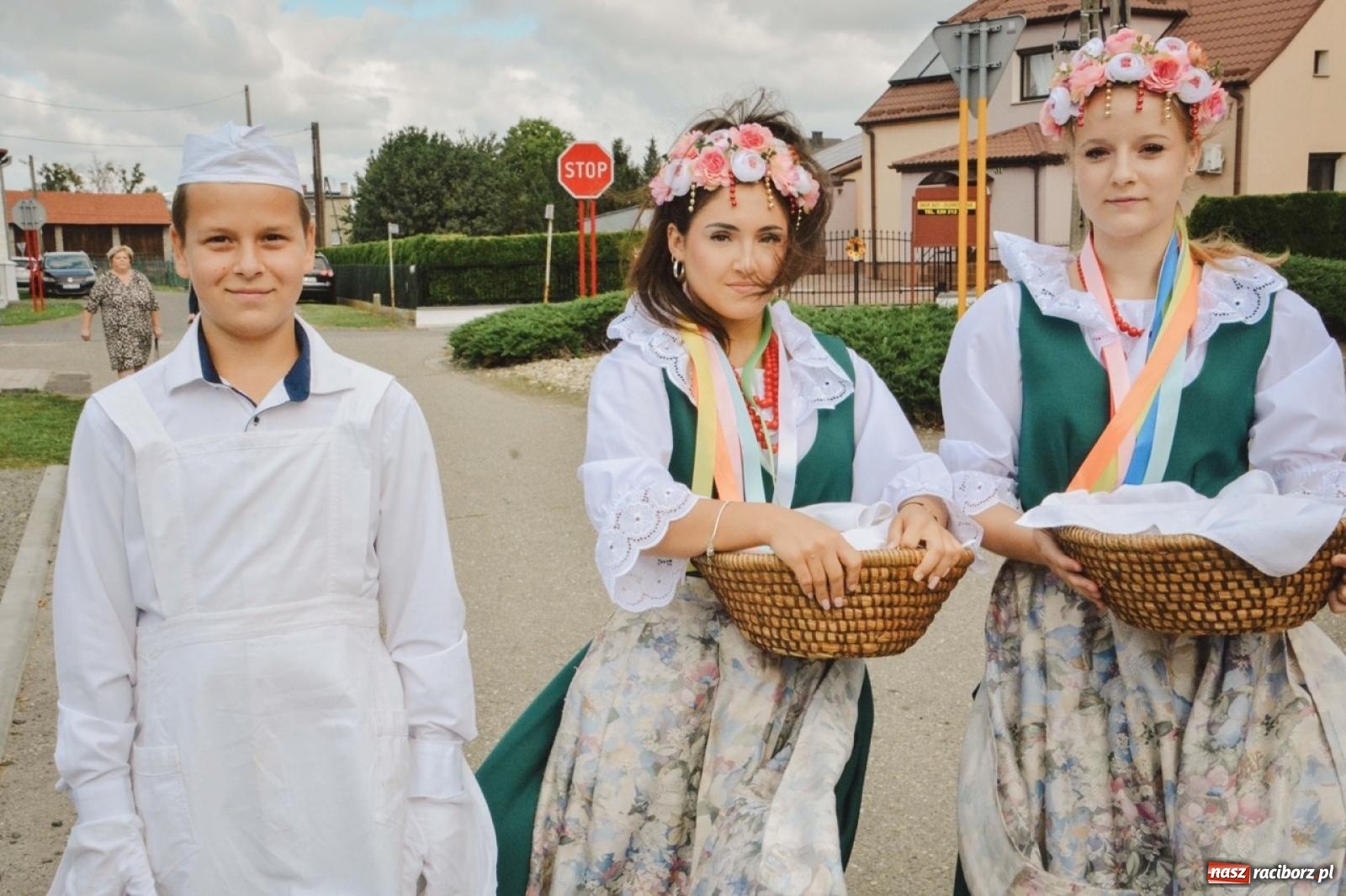 Zdjęcie w galerii na portalu naszraciborz.pl: Barwny korowód rozpoczął Gminne Dożynki w Zawadzie Książęcej [FOTO i WIDEO] wiadomości z regionu
