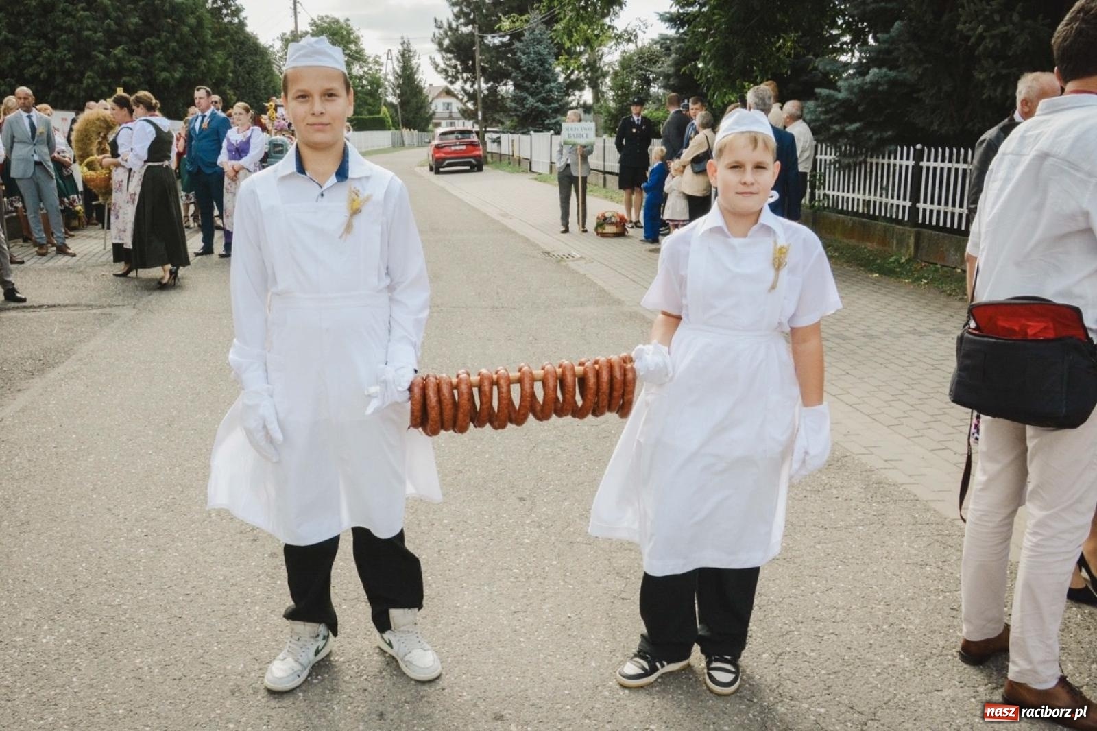 Zdjęcie w galerii na portalu naszraciborz.pl: Barwny korowód rozpoczął Gminne Dożynki w Zawadzie Książęcej [FOTO i WIDEO] wiadomości z regionu