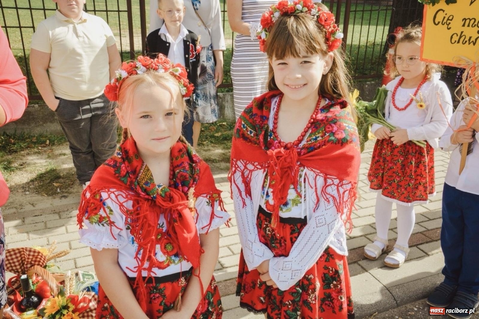 Zdjęcie w galerii na portalu naszraciborz.pl: Barwny korowód rozpoczął Gminne Dożynki w Zawadzie Książęcej [FOTO i WIDEO] wiadomości z regionu
