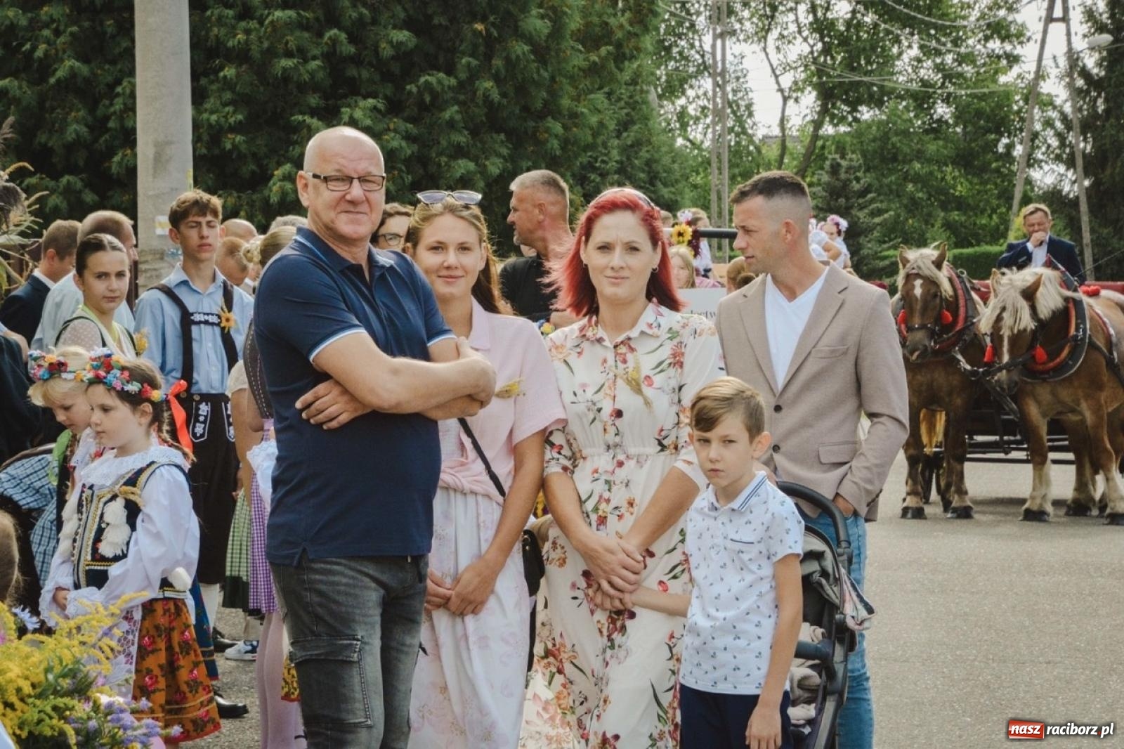 Zdjęcie w galerii na portalu naszraciborz.pl: Barwny korowód rozpoczął Gminne Dożynki w Zawadzie Książęcej [FOTO i WIDEO] wiadomości z regionu