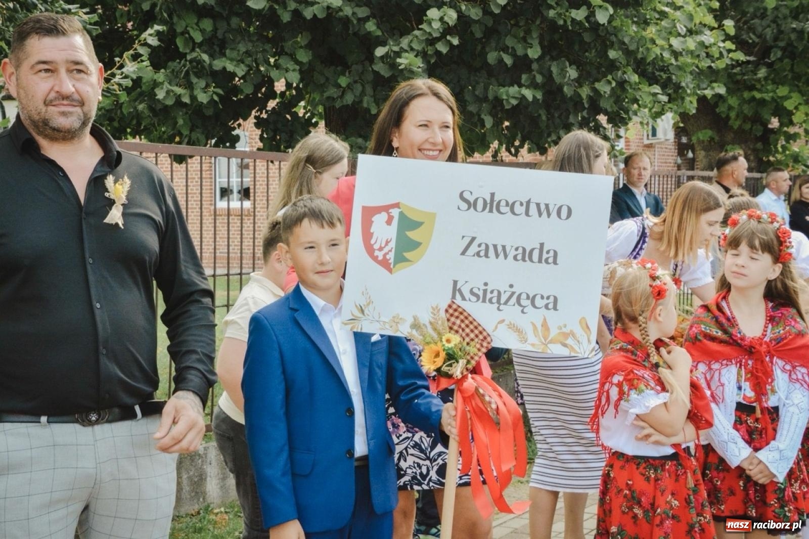 Zdjęcie w galerii na portalu naszraciborz.pl: Barwny korowód rozpoczął Gminne Dożynki w Zawadzie Książęcej [FOTO i WIDEO] wiadomości z regionu