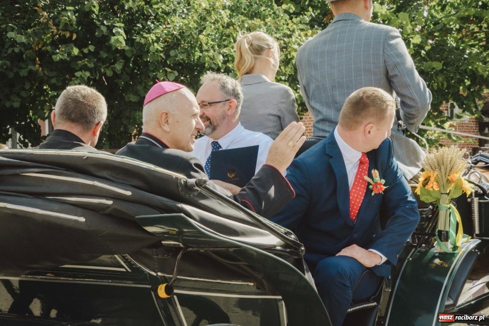 Zdjęcie w galerii na portalu naszraciborz.pl: Barwny korowód rozpoczął Gminne Dożynki w Zawadzie Książęcej [FOTO i WIDEO] wiadomości z regionu