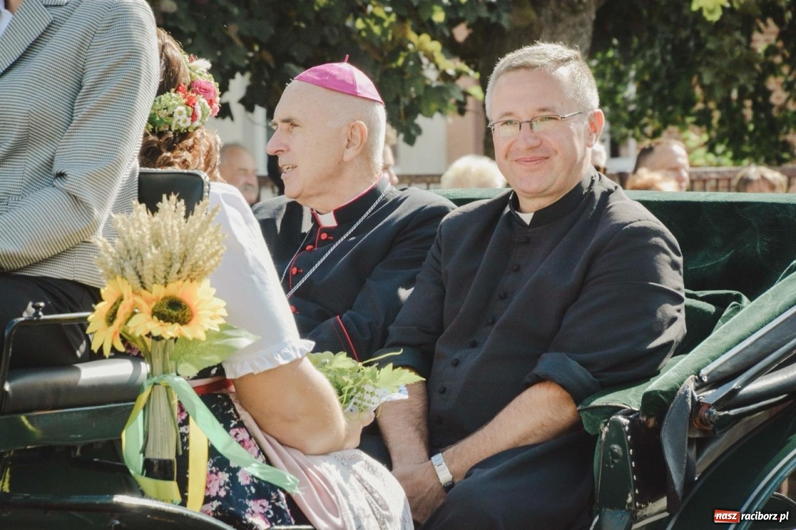 Zdjęcie w galerii na portalu naszraciborz.pl: Barwny korowód rozpoczął Gminne Dożynki w Zawadzie Książęcej [FOTO i WIDEO] wiadomości z regionu