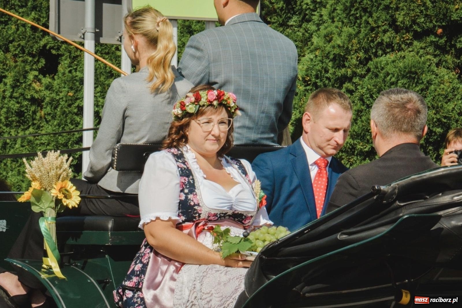 Zdjęcie w galerii na portalu naszraciborz.pl: Barwny korowód rozpoczął Gminne Dożynki w Zawadzie Książęcej [FOTO i WIDEO] wiadomości z regionu