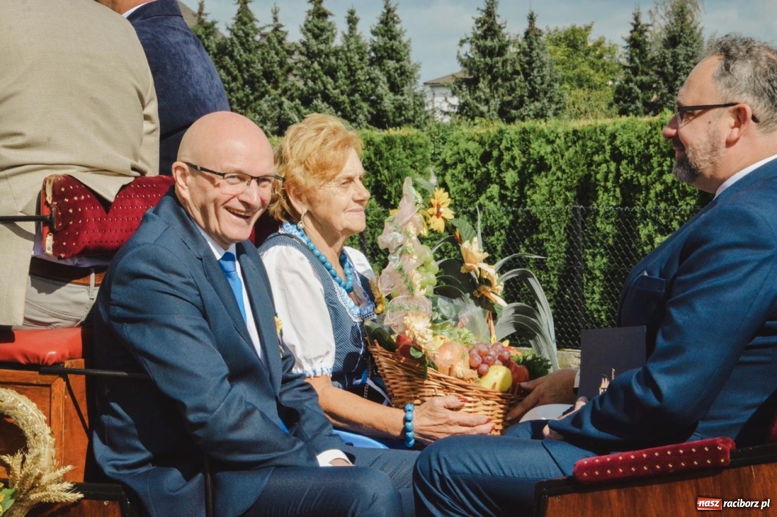Zdjęcie w galerii na portalu naszraciborz.pl: Barwny korowód rozpoczął Gminne Dożynki w Zawadzie Książęcej [FOTO i WIDEO] wiadomości z regionu