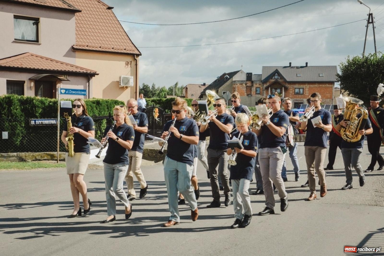 Zdjęcie w galerii na portalu naszraciborz.pl: Barwny korowód rozpoczął Gminne Dożynki w Zawadzie Książęcej [FOTO i WIDEO] wiadomości z regionu