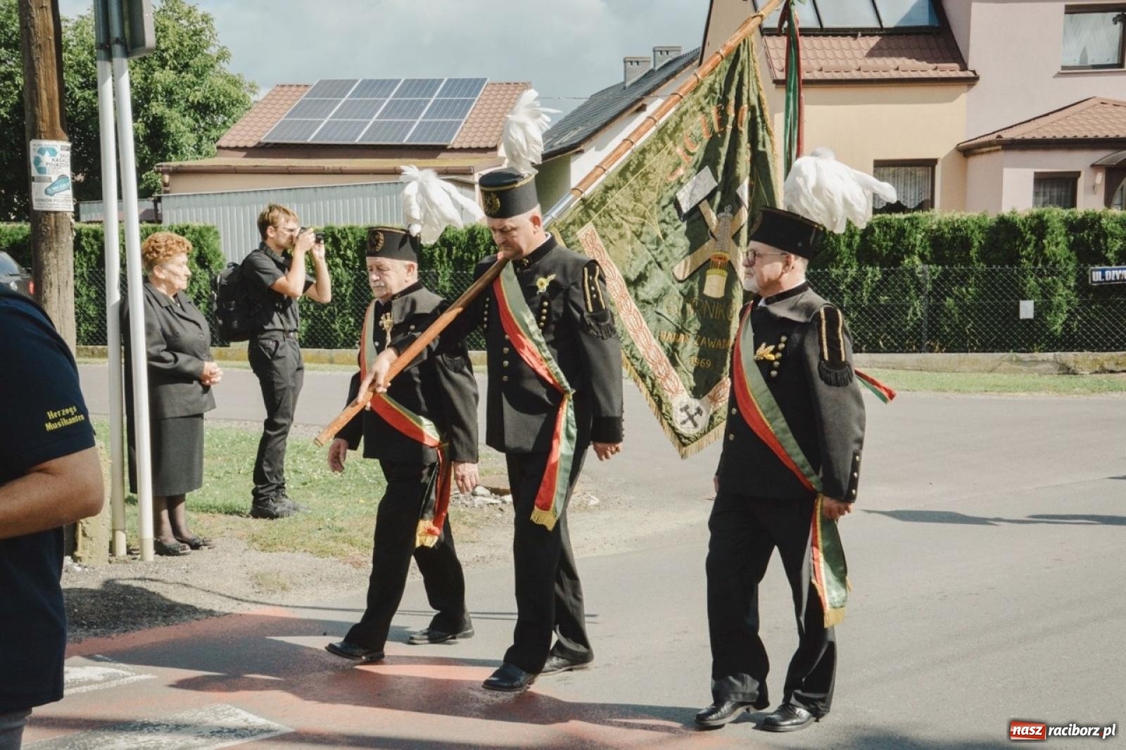 Zdjęcie w galerii na portalu naszraciborz.pl: Barwny korowód rozpoczął Gminne Dożynki w Zawadzie Książęcej [FOTO i WIDEO] wiadomości z regionu