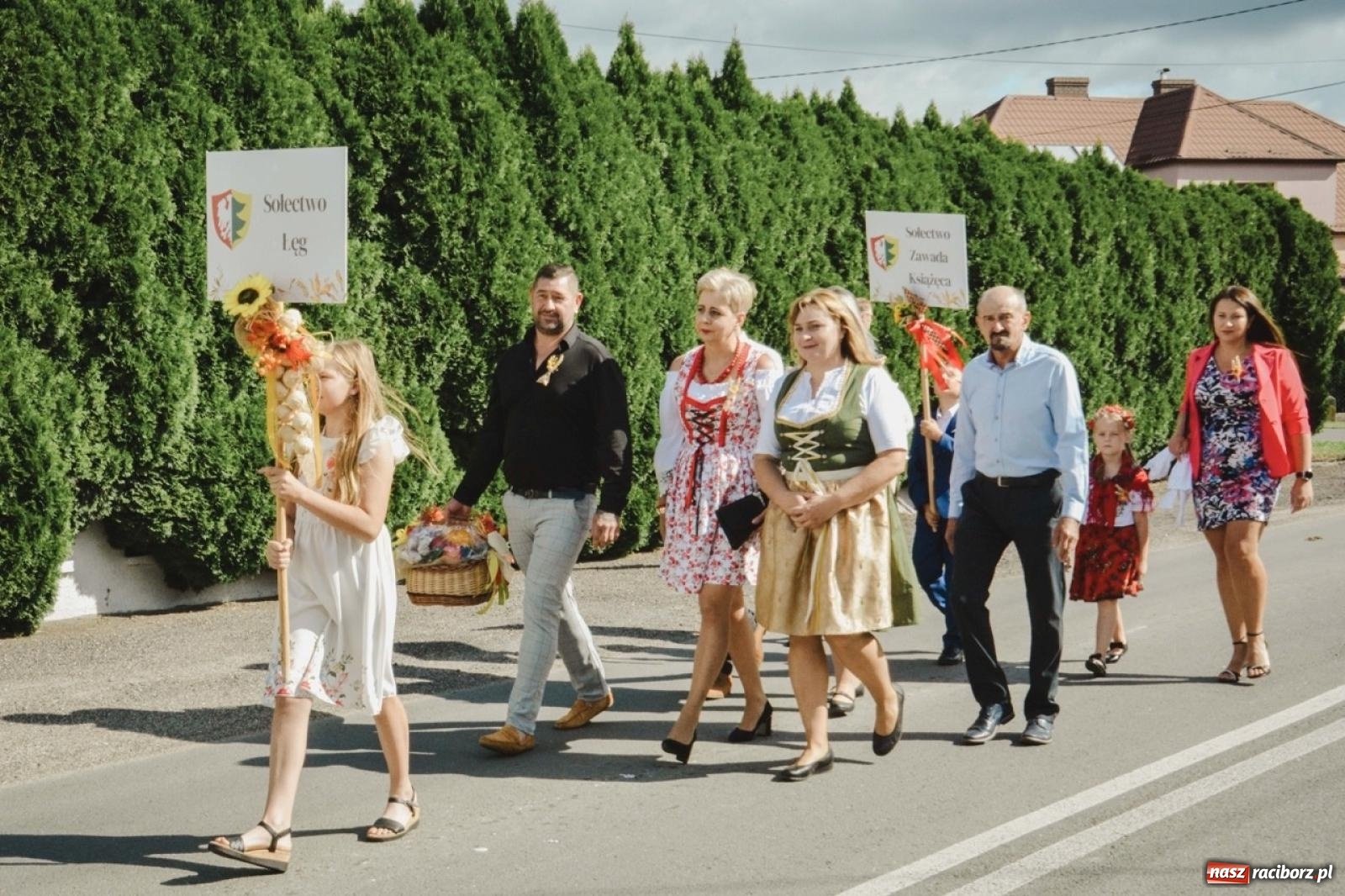Zdjęcie w galerii na portalu naszraciborz.pl: Barwny korowód rozpoczął Gminne Dożynki w Zawadzie Książęcej [FOTO i WIDEO] wiadomości z regionu