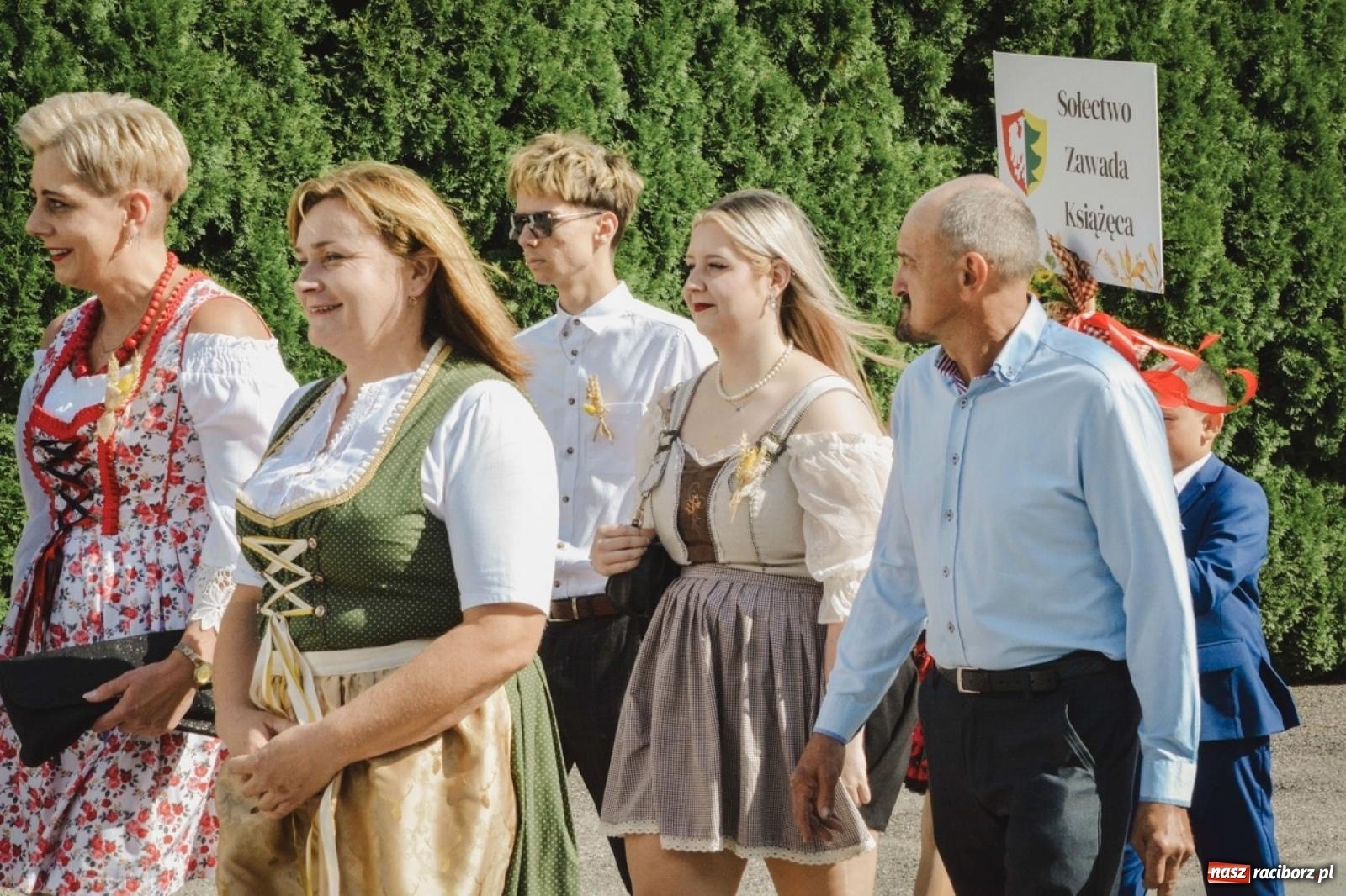 Zdjęcie w galerii na portalu naszraciborz.pl: Barwny korowód rozpoczął Gminne Dożynki w Zawadzie Książęcej [FOTO i WIDEO] wiadomości z regionu