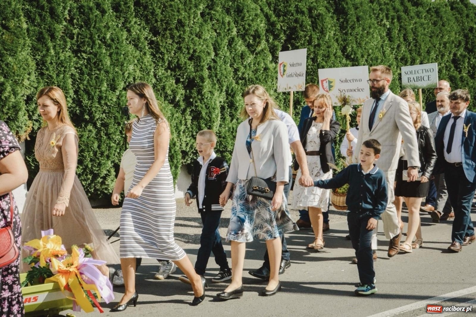 Zdjęcie w galerii na portalu naszraciborz.pl: Barwny korowód rozpoczął Gminne Dożynki w Zawadzie Książęcej [FOTO i WIDEO] wiadomości z regionu