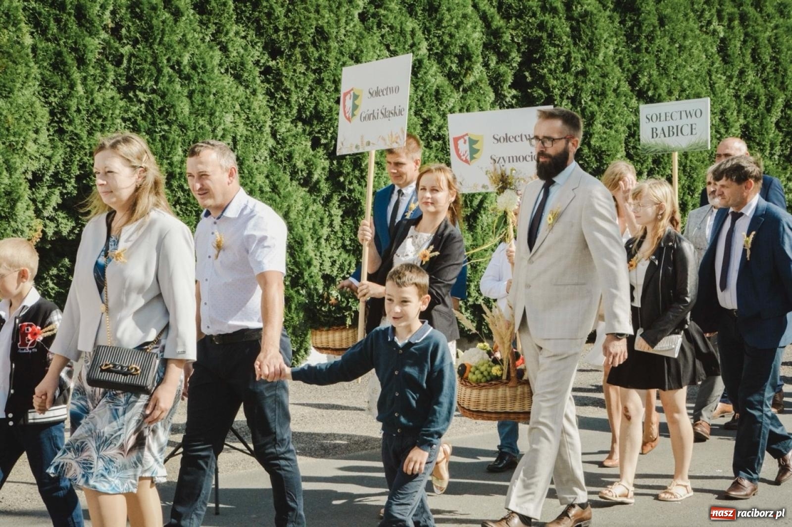 Zdjęcie w galerii na portalu naszraciborz.pl: Barwny korowód rozpoczął Gminne Dożynki w Zawadzie Książęcej [FOTO i WIDEO] wiadomości z regionu