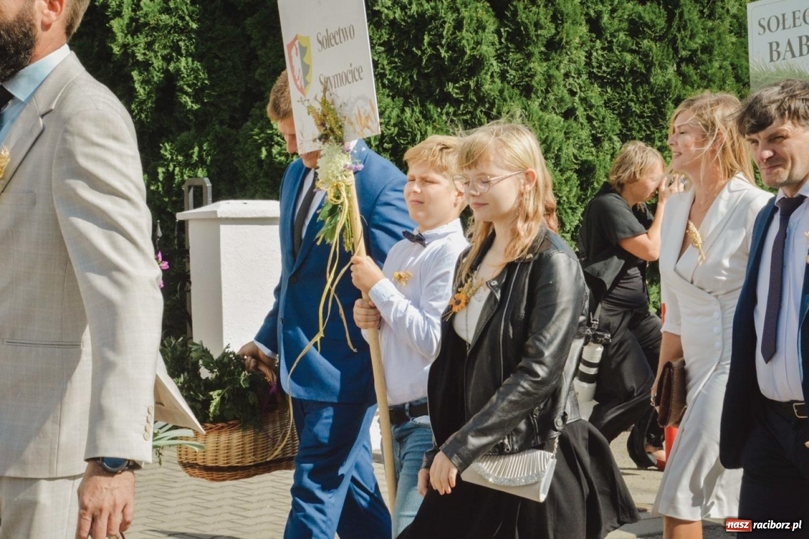 Zdjęcie w galerii na portalu naszraciborz.pl: Barwny korowód rozpoczął Gminne Dożynki w Zawadzie Książęcej [FOTO i WIDEO] wiadomości z regionu