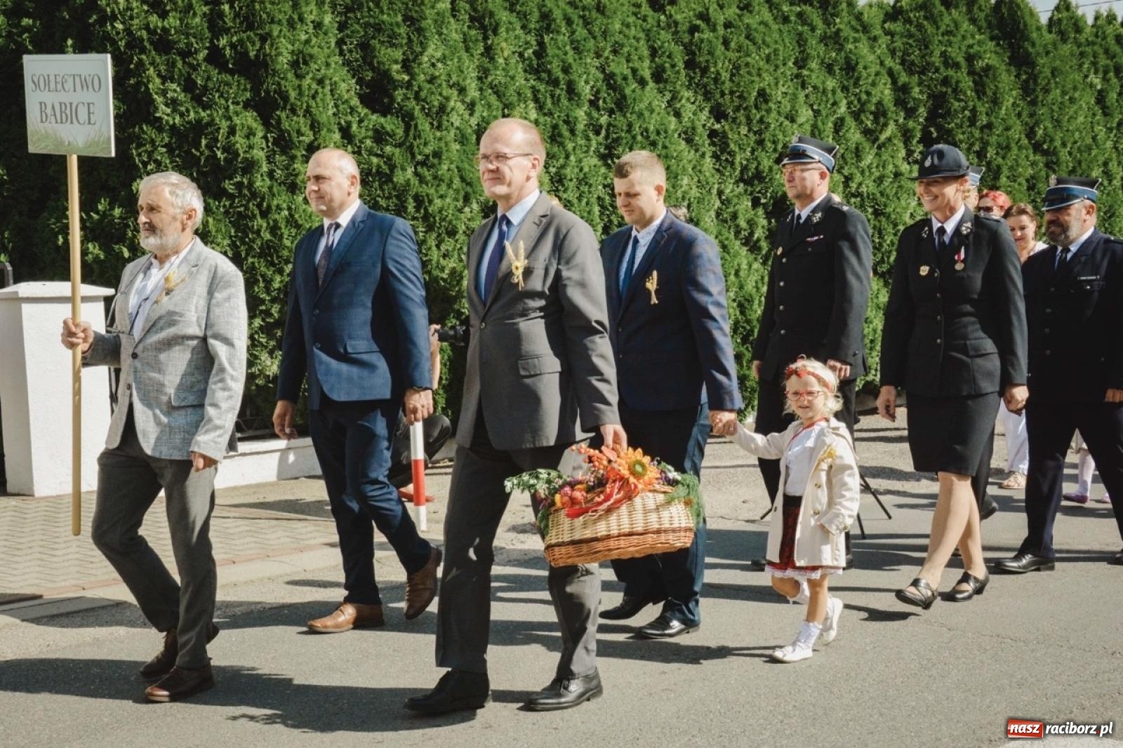 Zdjęcie w galerii na portalu naszraciborz.pl: Barwny korowód rozpoczął Gminne Dożynki w Zawadzie Książęcej [FOTO i WIDEO] wiadomości z regionu