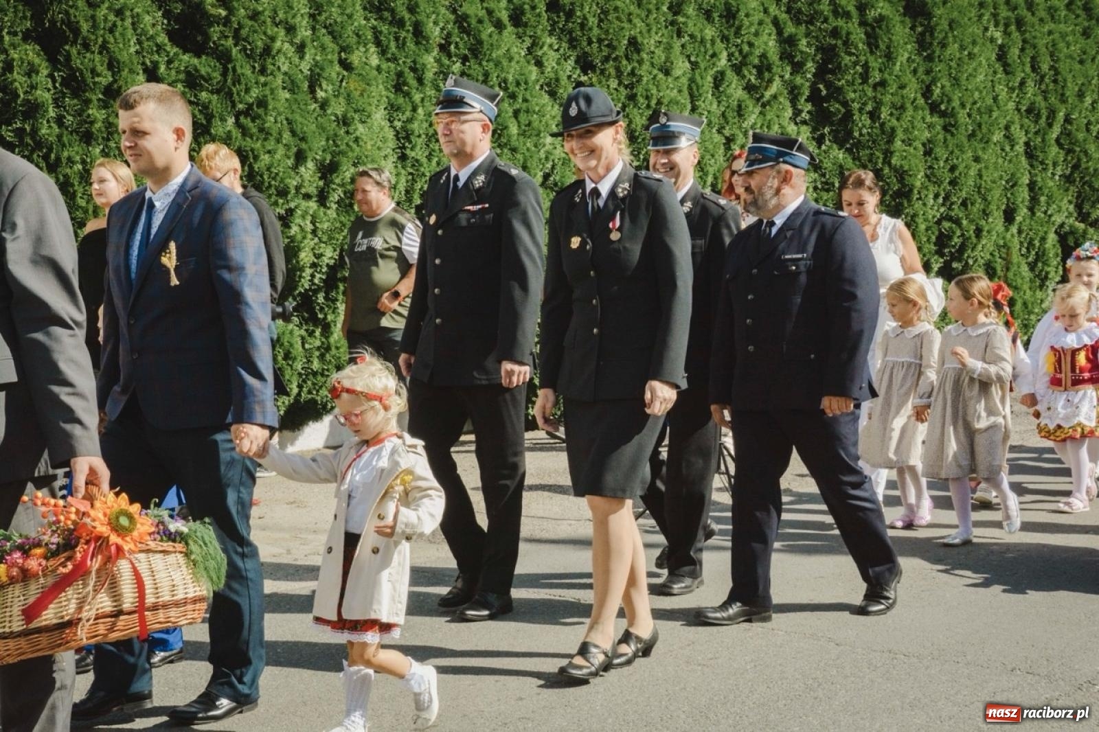 Zdjęcie w galerii na portalu naszraciborz.pl: Barwny korowód rozpoczął Gminne Dożynki w Zawadzie Książęcej [FOTO i WIDEO] wiadomości z regionu