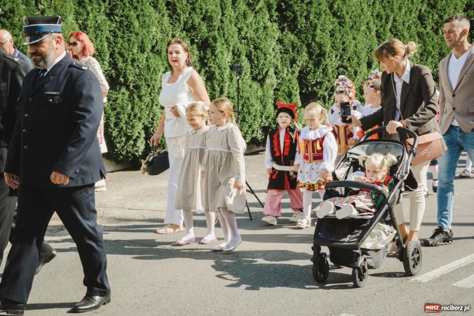 Zdjęcie w galerii na portalu naszraciborz.pl: Barwny korowód rozpoczął Gminne Dożynki w Zawadzie Książęcej [FOTO i WIDEO] wiadomości z regionu