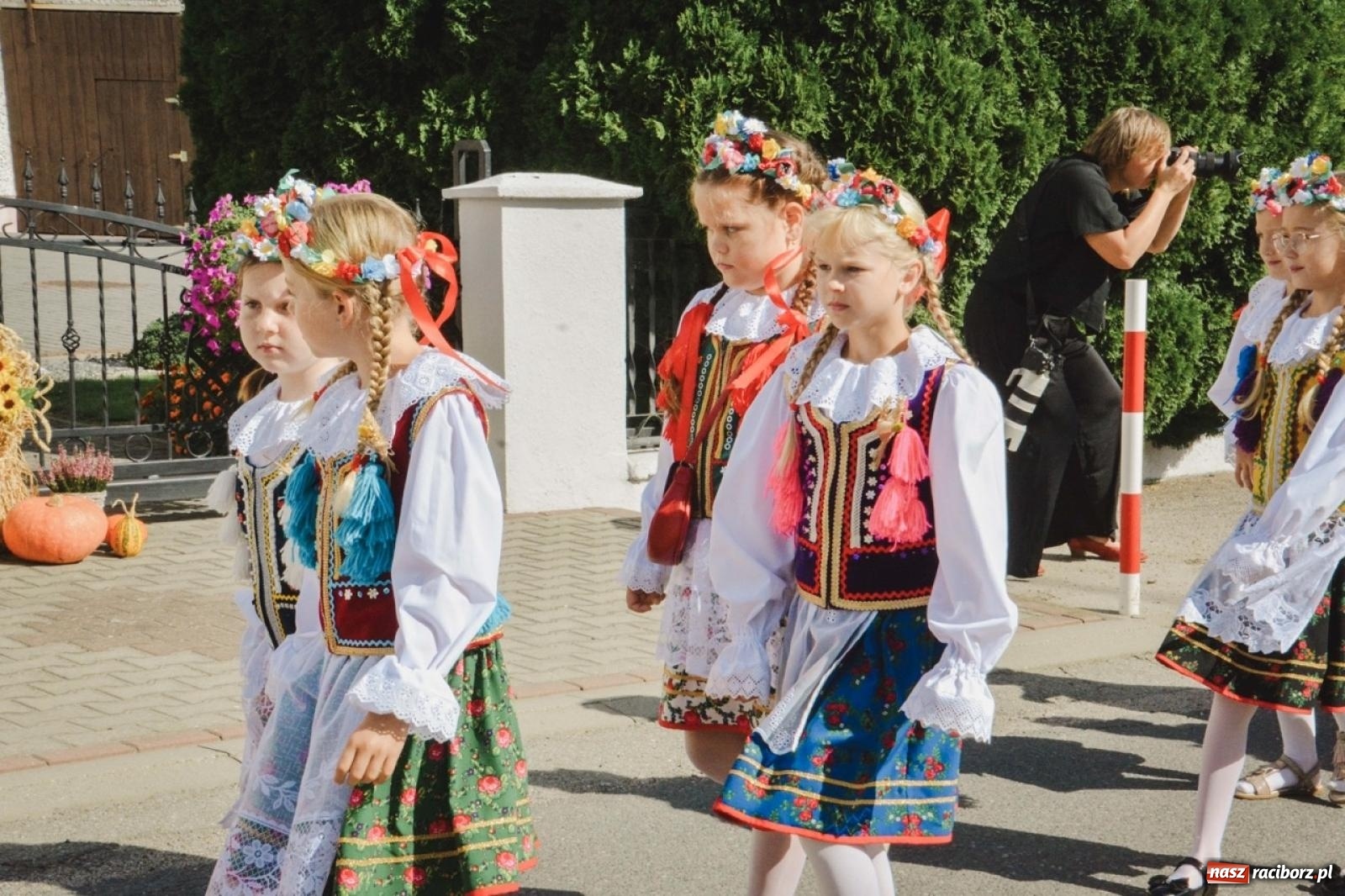 Zdjęcie w galerii na portalu naszraciborz.pl: Barwny korowód rozpoczął Gminne Dożynki w Zawadzie Książęcej [FOTO i WIDEO] wiadomości z regionu
