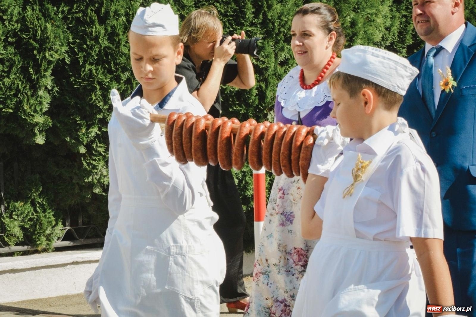Zdjęcie w galerii na portalu naszraciborz.pl: Barwny korowód rozpoczął Gminne Dożynki w Zawadzie Książęcej [FOTO i WIDEO] wiadomości z regionu
