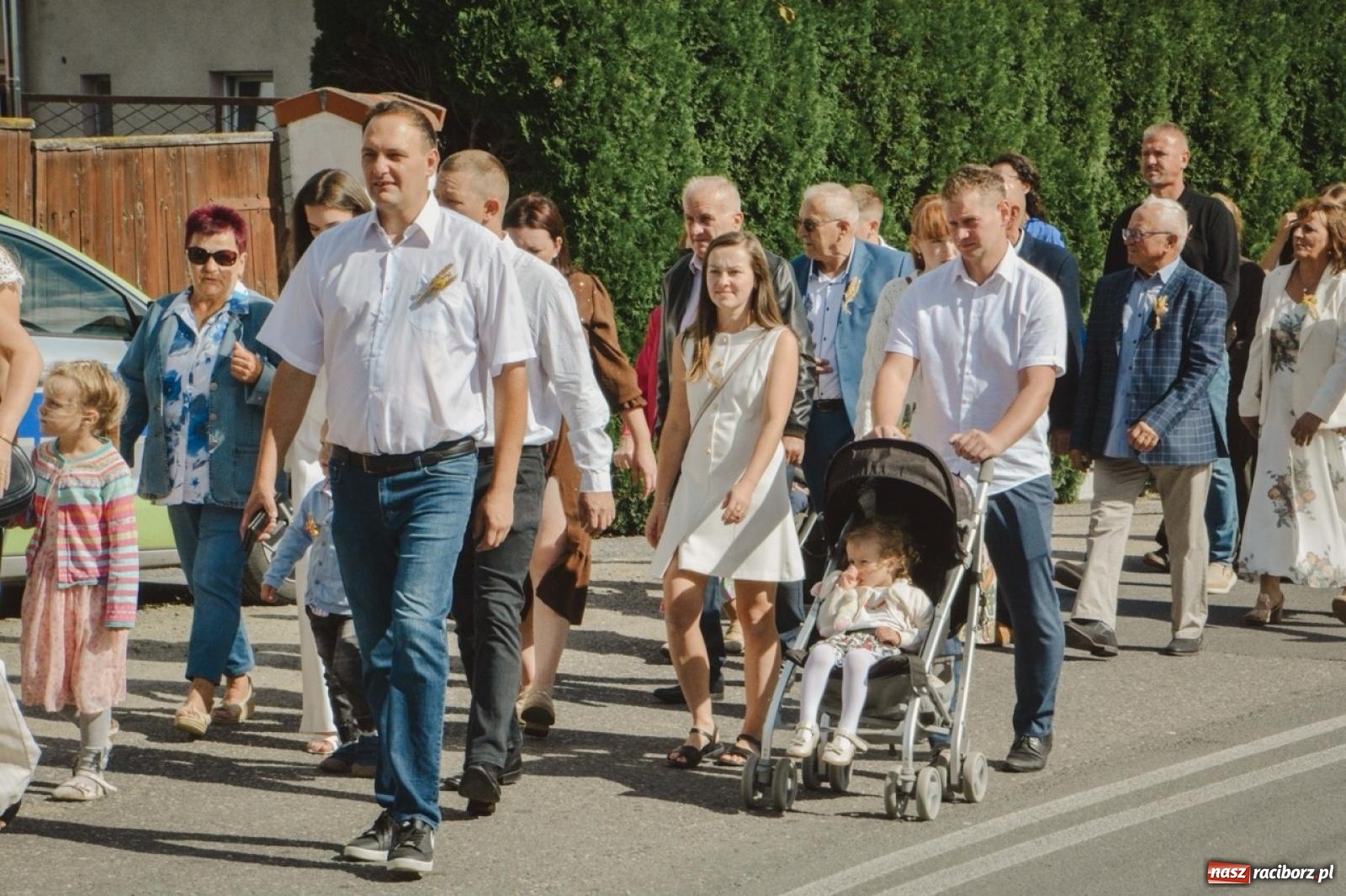 Zdjęcie w galerii na portalu naszraciborz.pl: Barwny korowód rozpoczął Gminne Dożynki w Zawadzie Książęcej [FOTO i WIDEO] wiadomości z regionu