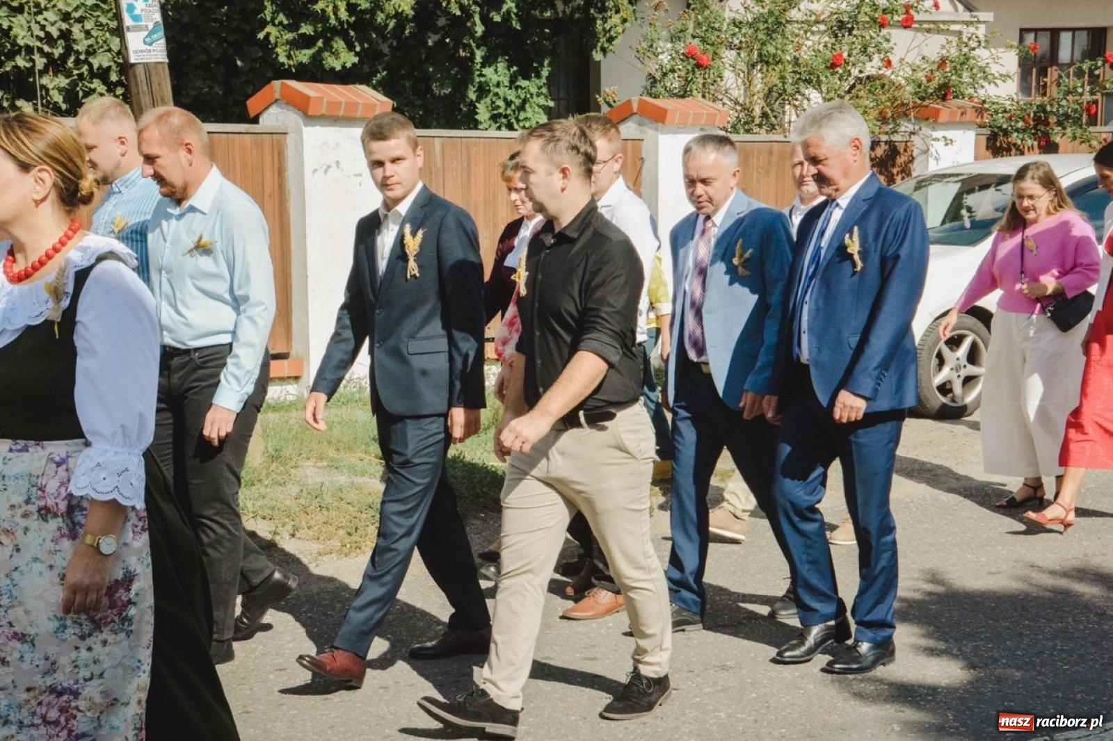 Zdjęcie w galerii na portalu naszraciborz.pl: Barwny korowód rozpoczął Gminne Dożynki w Zawadzie Książęcej [FOTO i WIDEO] wiadomości z regionu