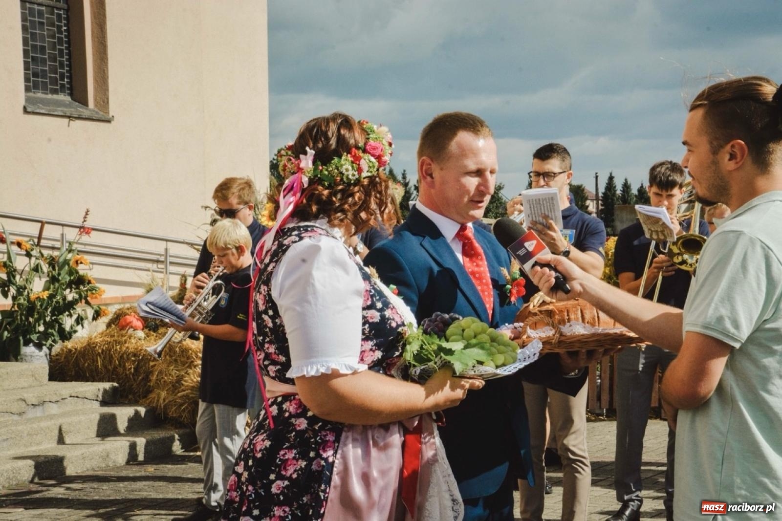 Zdjęcie w galerii na portalu naszraciborz.pl: Barwny korowód rozpoczął Gminne Dożynki w Zawadzie Książęcej [FOTO i WIDEO] wiadomości z regionu