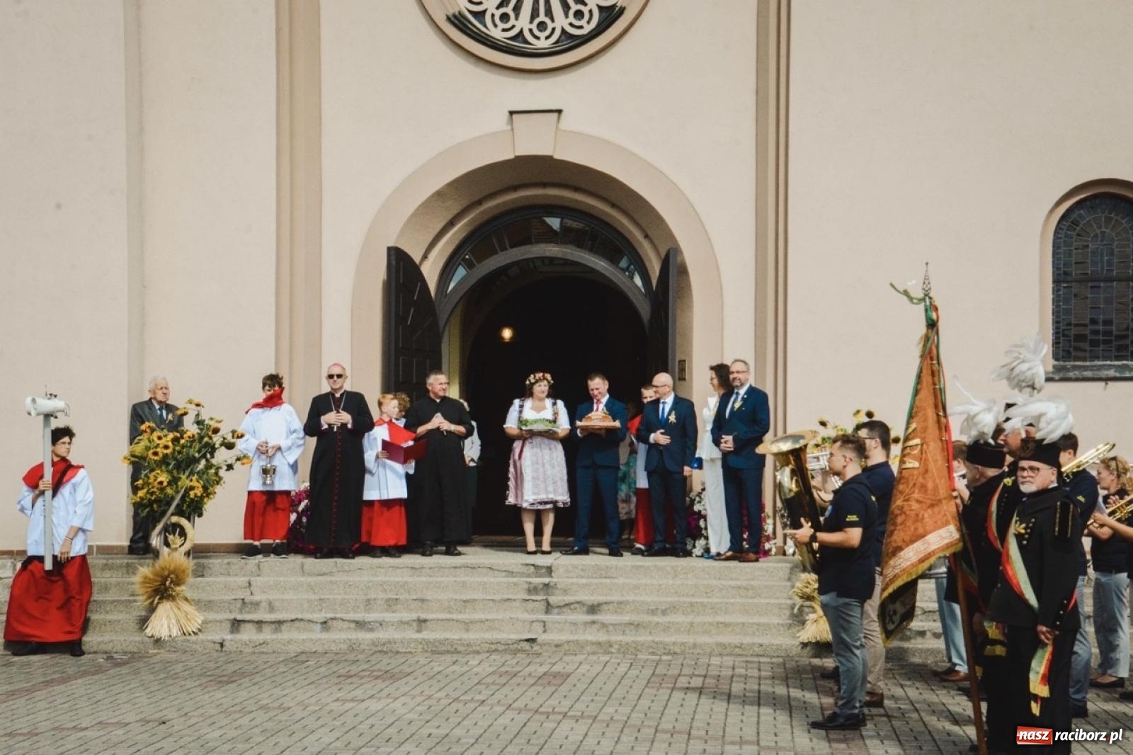 Zdjęcie w galerii na portalu naszraciborz.pl: Barwny korowód rozpoczął Gminne Dożynki w Zawadzie Książęcej [FOTO i WIDEO] wiadomości z regionu
