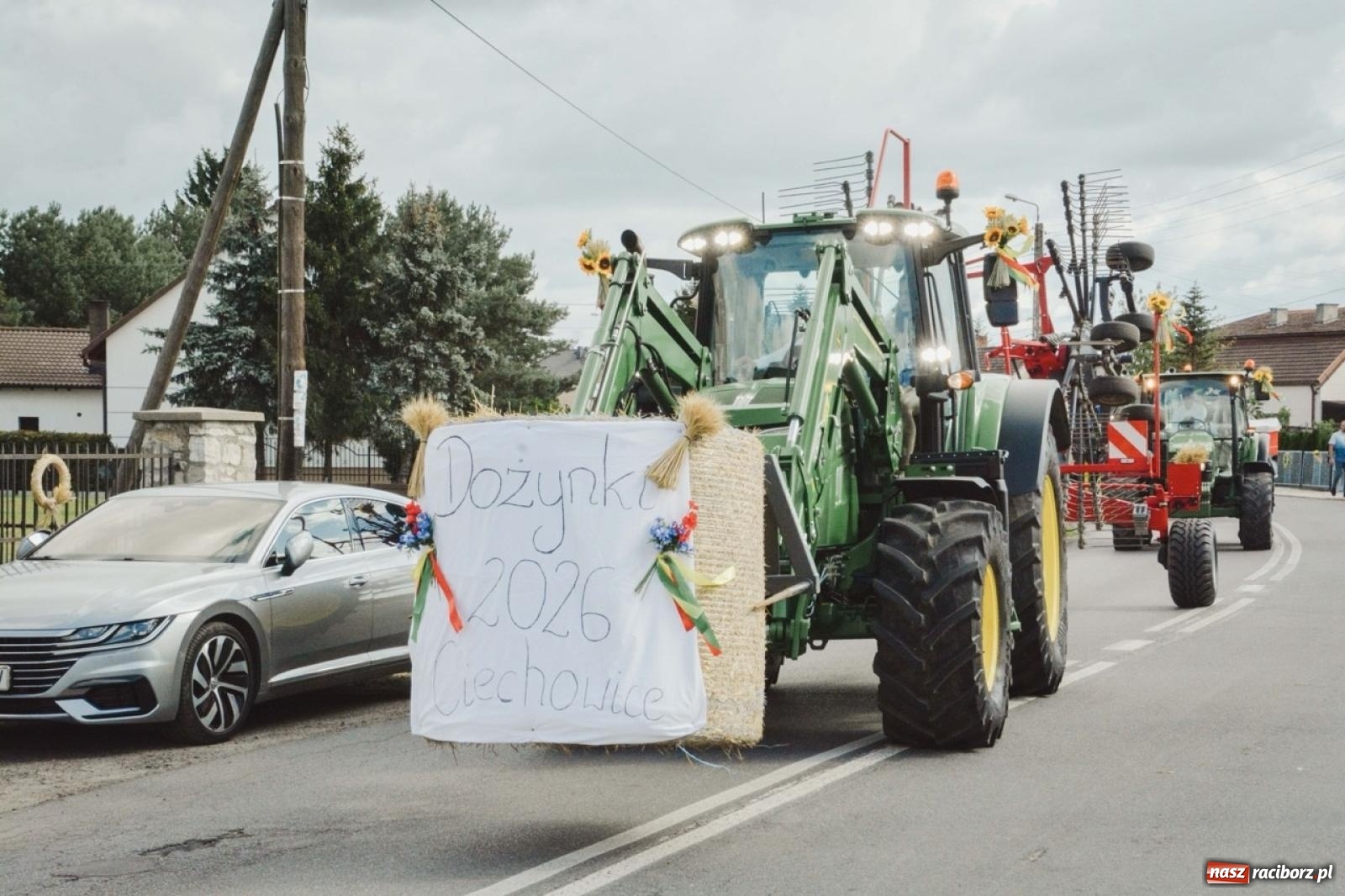 Zdjęcie w galerii na portalu naszraciborz.pl: Barwny korowód rozpoczął Gminne Dożynki w Zawadzie Książęcej [FOTO i WIDEO] wiadomości z regionu