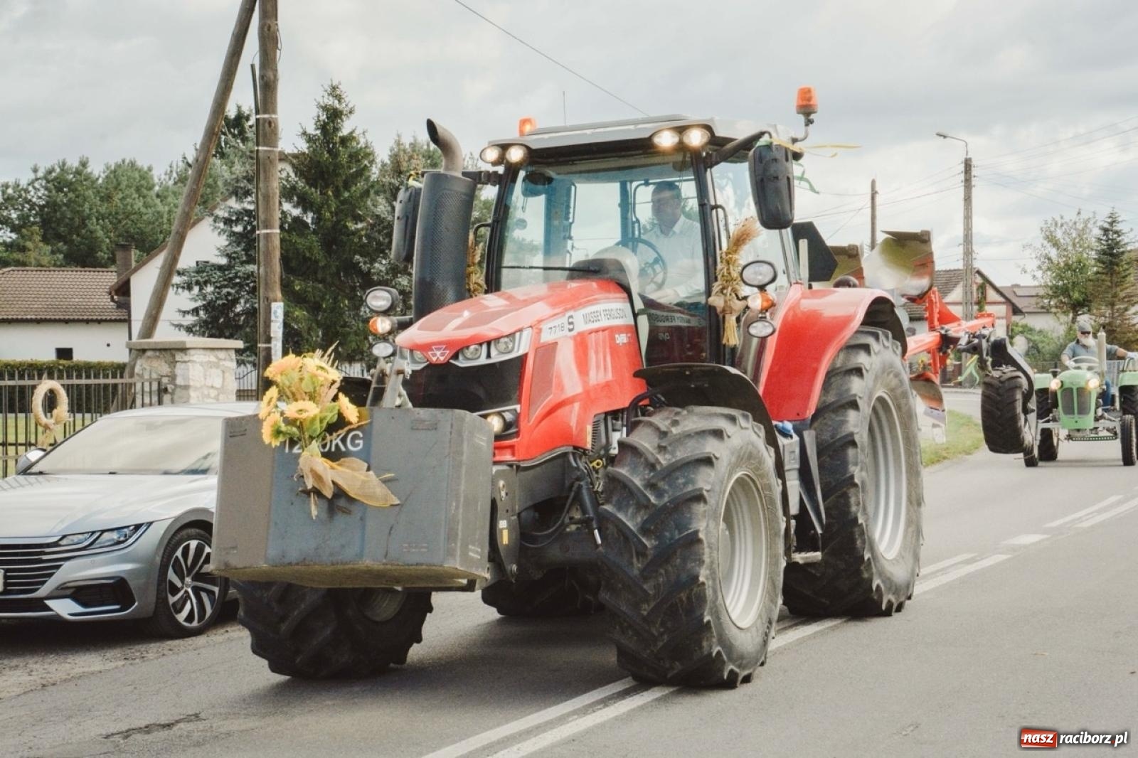 Zdjęcie w galerii na portalu naszraciborz.pl: Barwny korowód rozpoczął Gminne Dożynki w Zawadzie Książęcej [FOTO i WIDEO] wiadomości z regionu