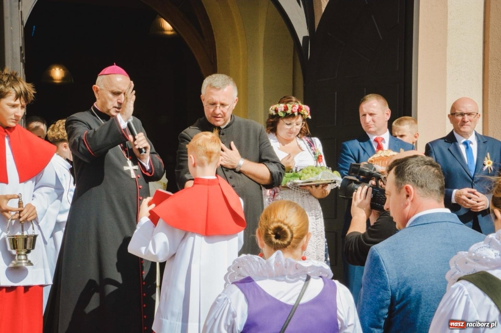 Zdjęcie w galerii na portalu naszraciborz.pl: Barwny korowód rozpoczął Gminne Dożynki w Zawadzie Książęcej [FOTO i WIDEO] wiadomości z regionu