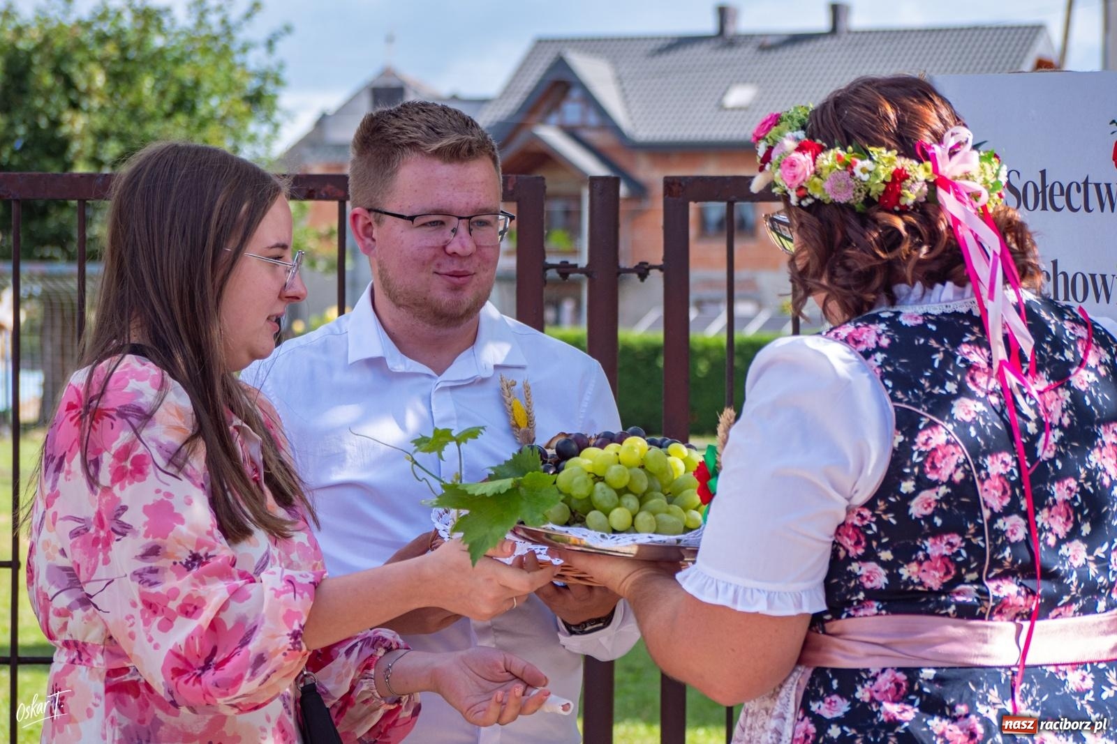 Zdjęcie w galerii na portalu naszraciborz.pl: Barwny korowód rozpoczął Gminne Dożynki w Zawadzie Książęcej [FOTO i WIDEO] wiadomości z regionu