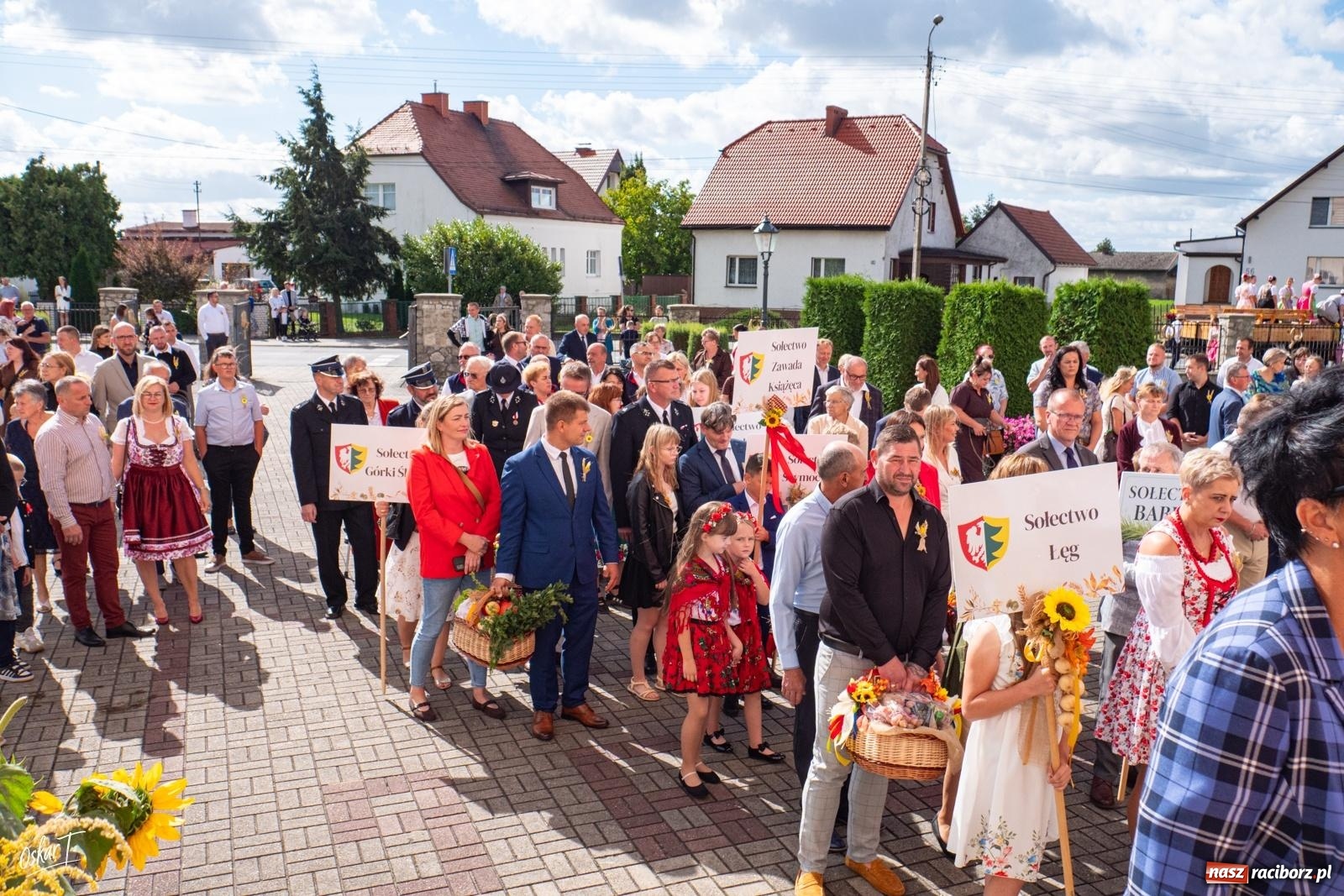 Zdjęcie w galerii na portalu naszraciborz.pl: Barwny korowód rozpoczął Gminne Dożynki w Zawadzie Książęcej [FOTO i WIDEO] wiadomości z regionu