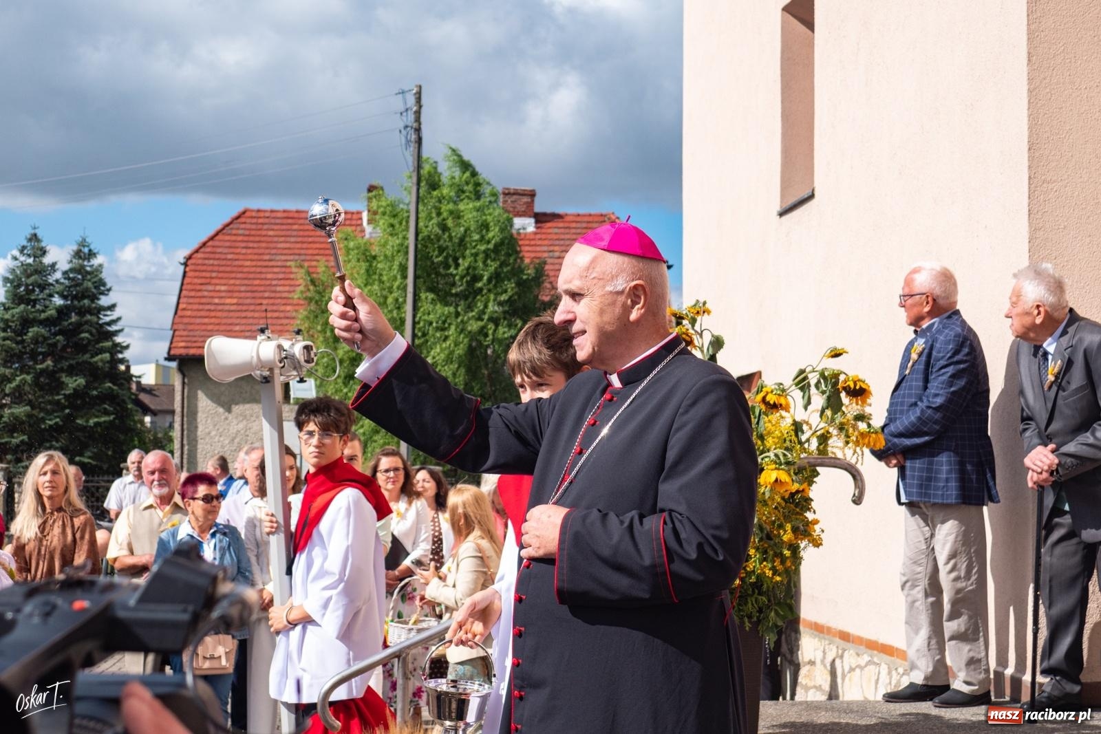 Zdjęcie w galerii na portalu naszraciborz.pl: Barwny korowód rozpoczął Gminne Dożynki w Zawadzie Książęcej [FOTO i WIDEO] wiadomości z regionu