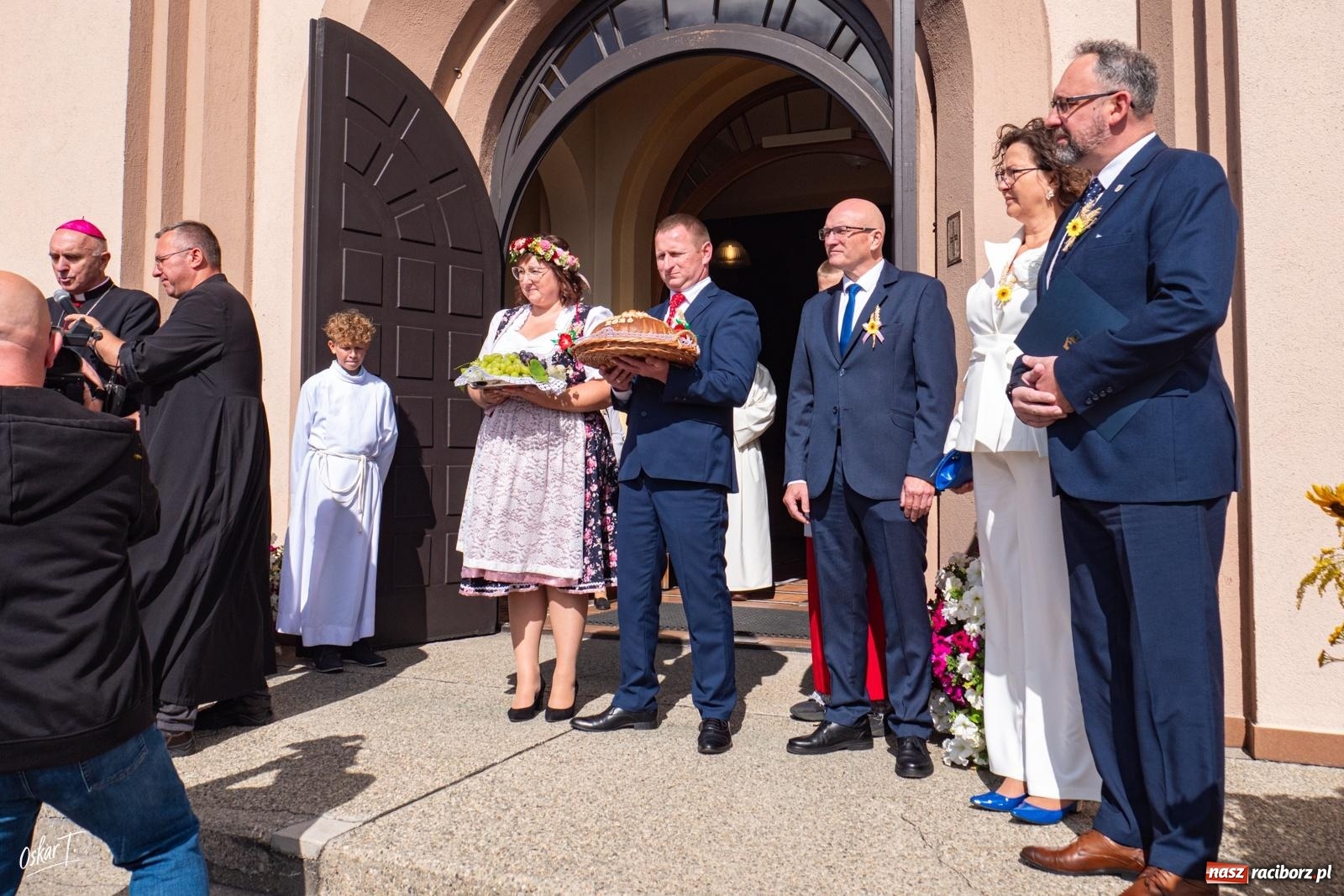 Zdjęcie w galerii na portalu naszraciborz.pl: Barwny korowód rozpoczął Gminne Dożynki w Zawadzie Książęcej [FOTO i WIDEO] wiadomości z regionu