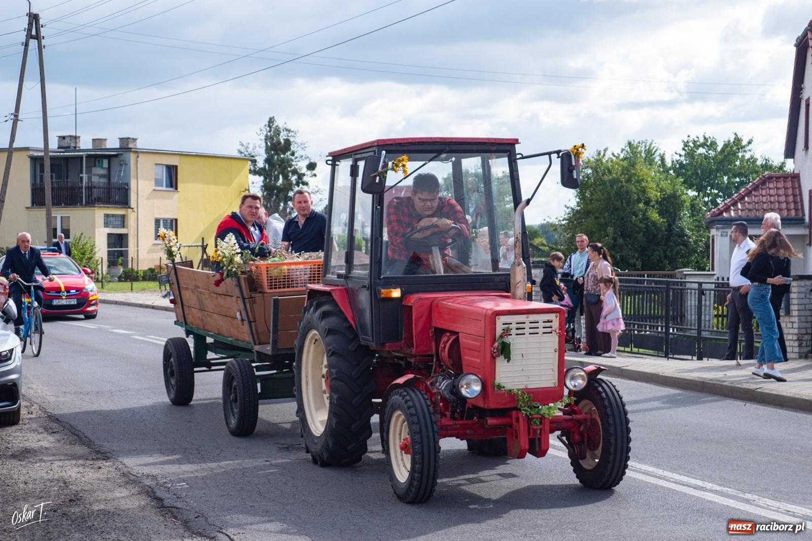 Zdjęcie w galerii na portalu naszraciborz.pl: Barwny korowód rozpoczął Gminne Dożynki w Zawadzie Książęcej [FOTO i WIDEO] wiadomości z regionu