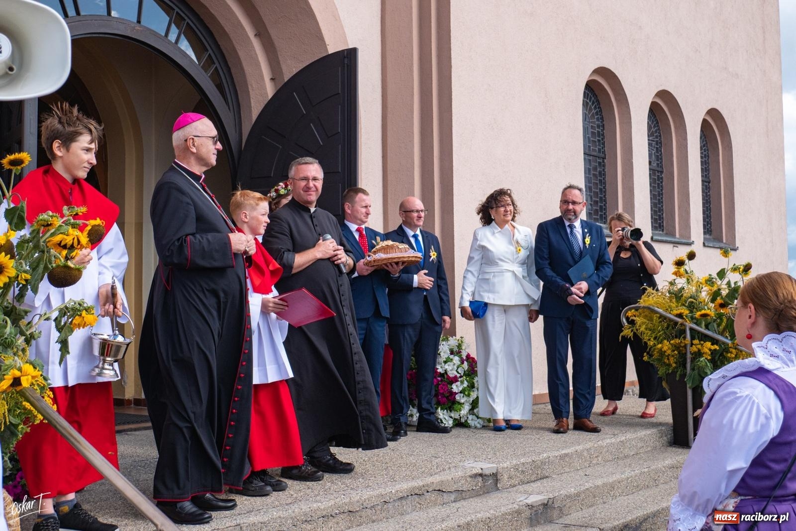 Zdjęcie w galerii na portalu naszraciborz.pl: Barwny korowód rozpoczął Gminne Dożynki w Zawadzie Książęcej [FOTO i WIDEO] wiadomości z regionu