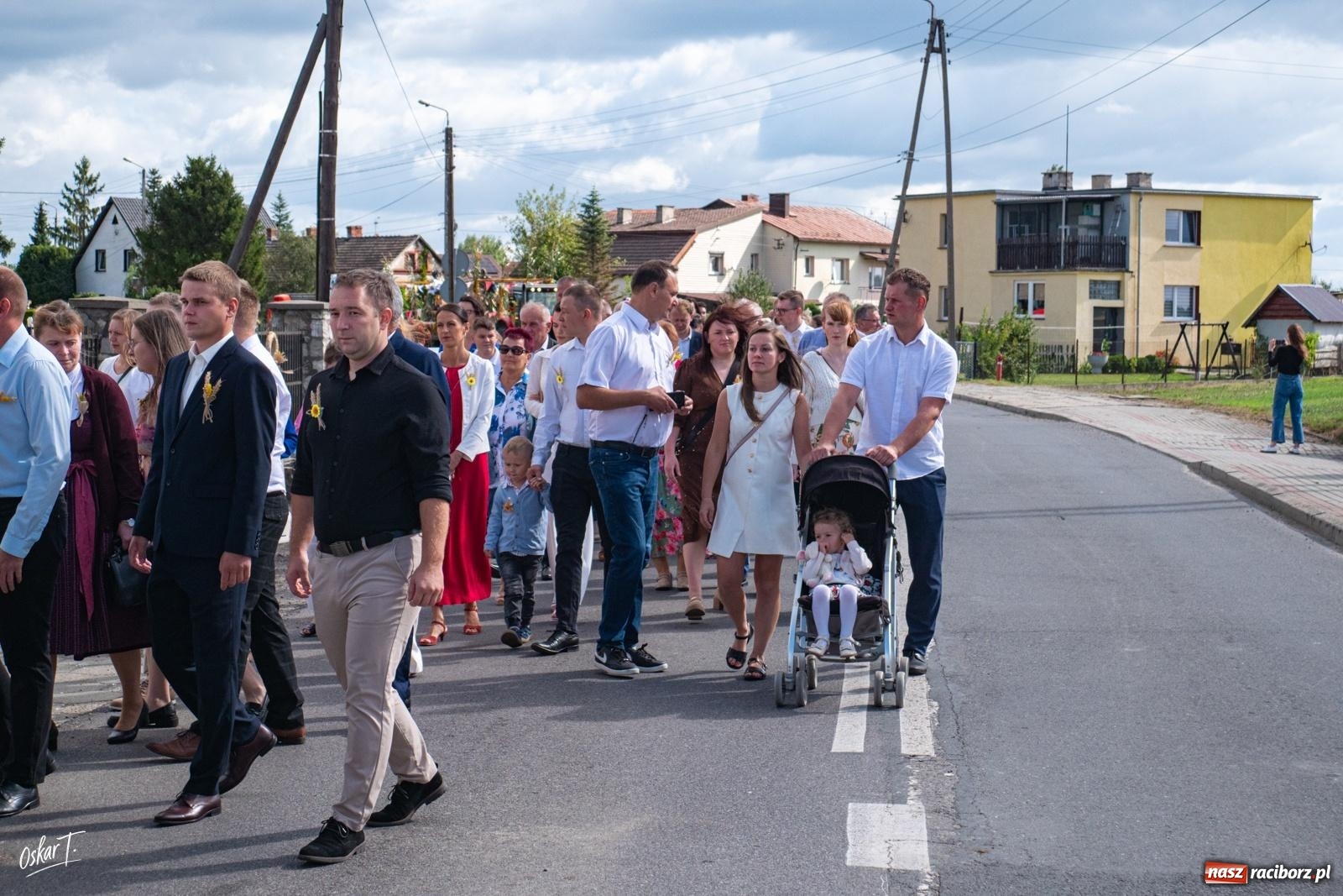 Zdjęcie w galerii na portalu naszraciborz.pl: Barwny korowód rozpoczął Gminne Dożynki w Zawadzie Książęcej [FOTO i WIDEO] wiadomości z regionu