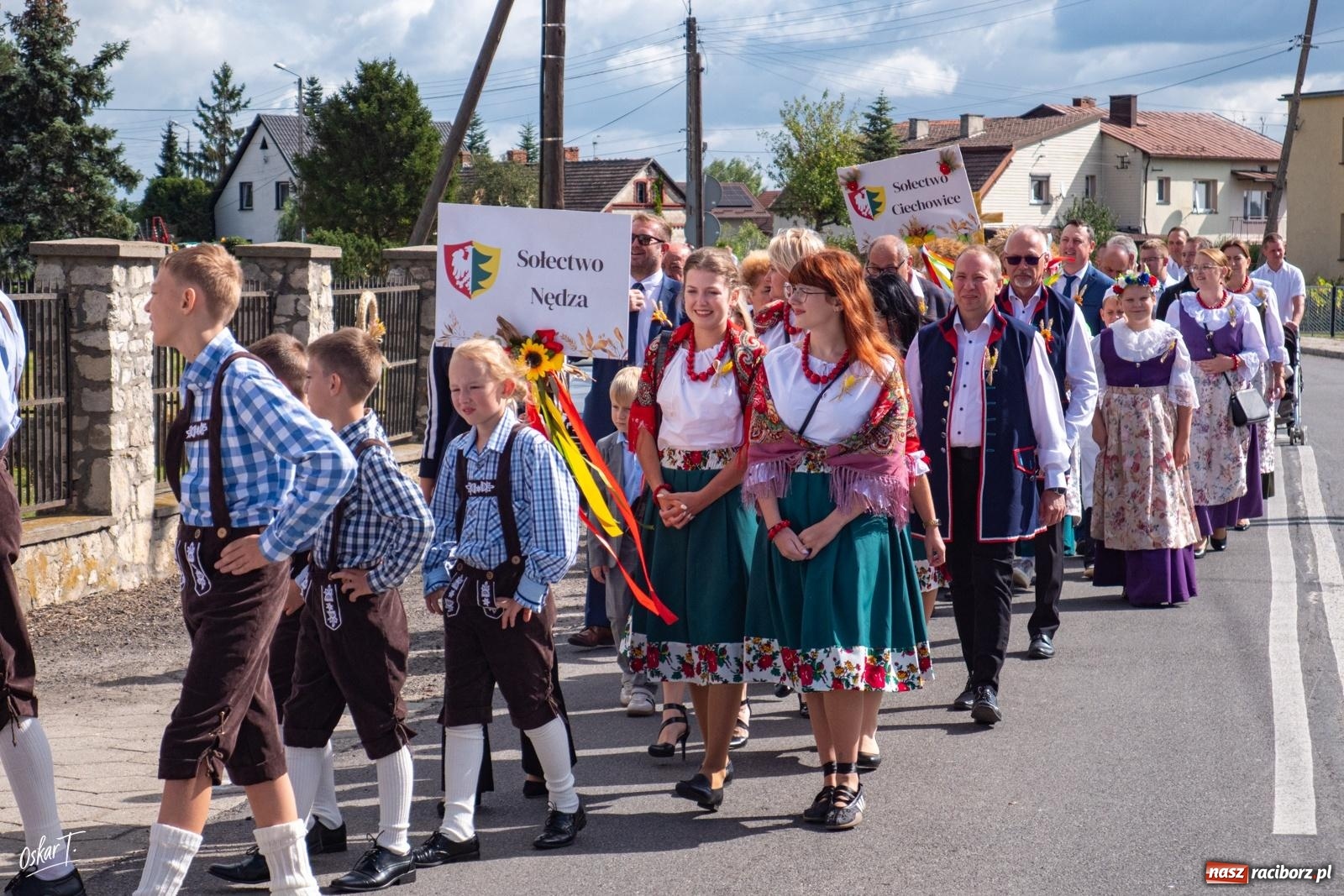 Zdjęcie w galerii na portalu naszraciborz.pl: Barwny korowód rozpoczął Gminne Dożynki w Zawadzie Książęcej [FOTO i WIDEO] wiadomości z regionu
