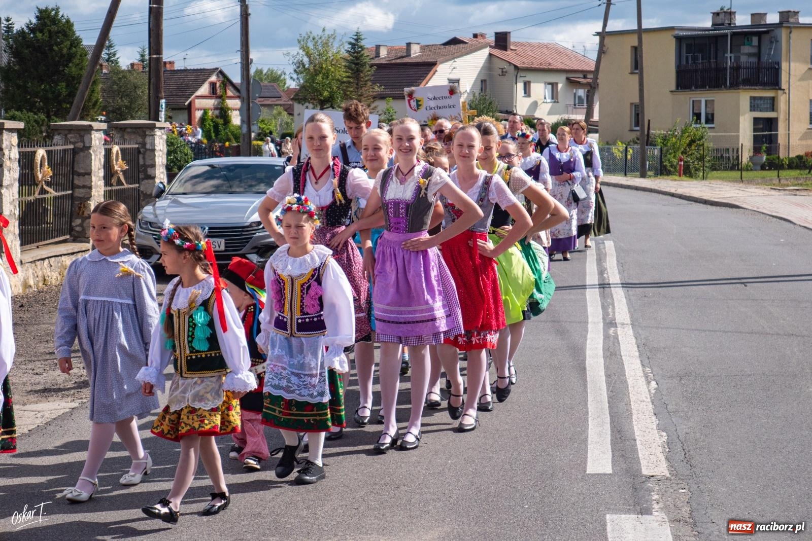 Zdjęcie w galerii na portalu naszraciborz.pl: Barwny korowód rozpoczął Gminne Dożynki w Zawadzie Książęcej [FOTO i WIDEO] wiadomości z regionu
