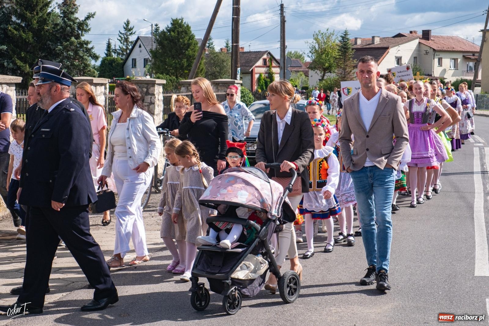 Zdjęcie w galerii na portalu naszraciborz.pl: Barwny korowód rozpoczął Gminne Dożynki w Zawadzie Książęcej [FOTO i WIDEO] wiadomości z regionu