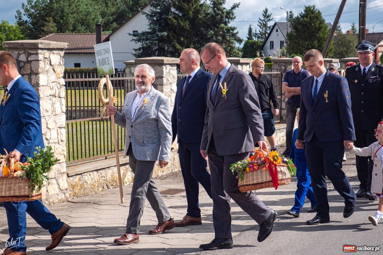 Zdjęcie w galerii na portalu naszraciborz.pl: Barwny korowód rozpoczął Gminne Dożynki w Zawadzie Książęcej [FOTO i WIDEO] wiadomości z regionu