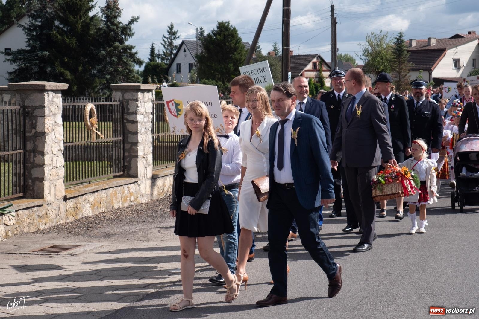Zdjęcie w galerii na portalu naszraciborz.pl: Barwny korowód rozpoczął Gminne Dożynki w Zawadzie Książęcej [FOTO i WIDEO] wiadomości z regionu