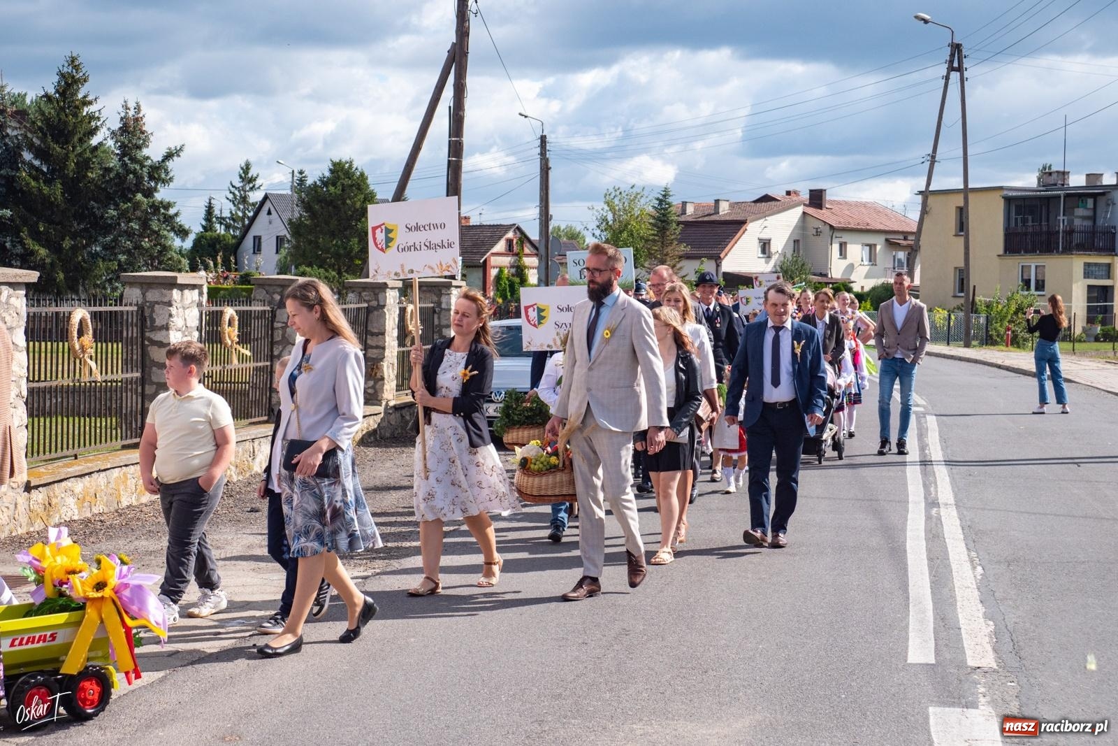 Zdjęcie w galerii na portalu naszraciborz.pl: Barwny korowód rozpoczął Gminne Dożynki w Zawadzie Książęcej [FOTO i WIDEO] wiadomości z regionu