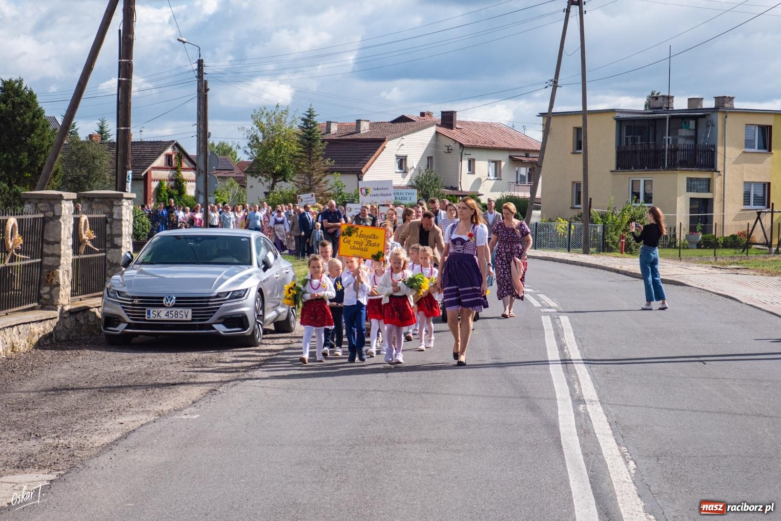 Zdjęcie w galerii na portalu naszraciborz.pl: Barwny korowód rozpoczął Gminne Dożynki w Zawadzie Książęcej [FOTO i WIDEO] wiadomości z regionu