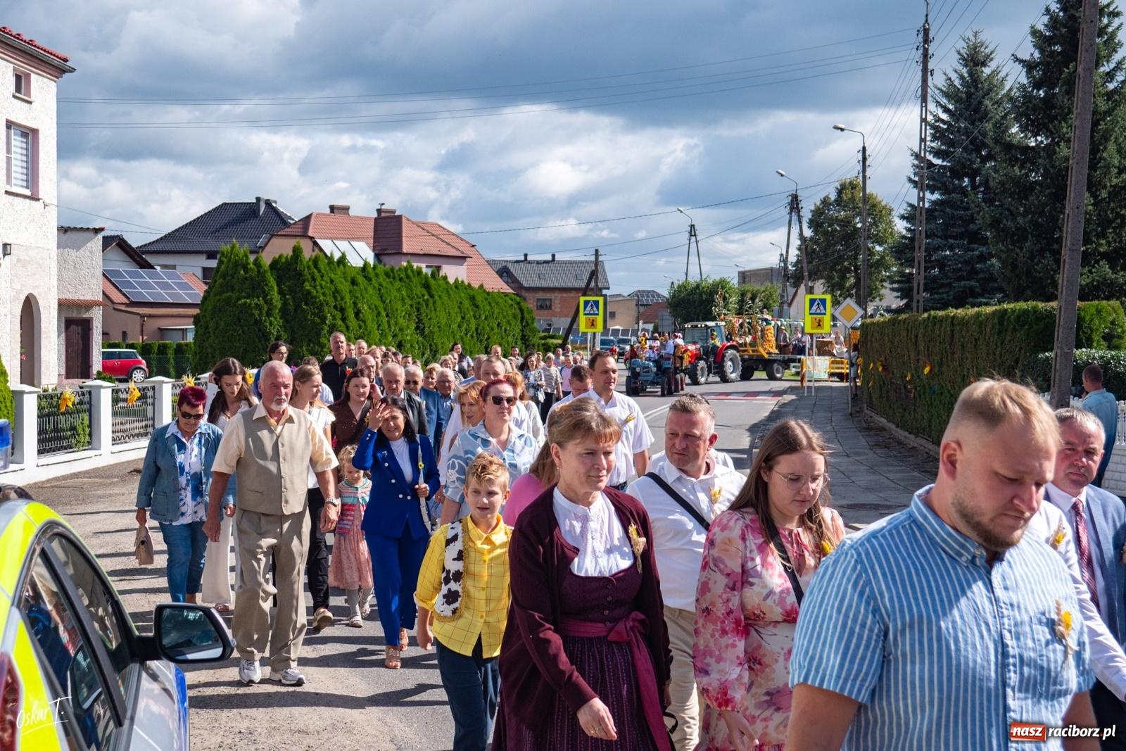 Zdjęcie w galerii na portalu naszraciborz.pl: Barwny korowód rozpoczął Gminne Dożynki w Zawadzie Książęcej [FOTO i WIDEO] wiadomości z regionu