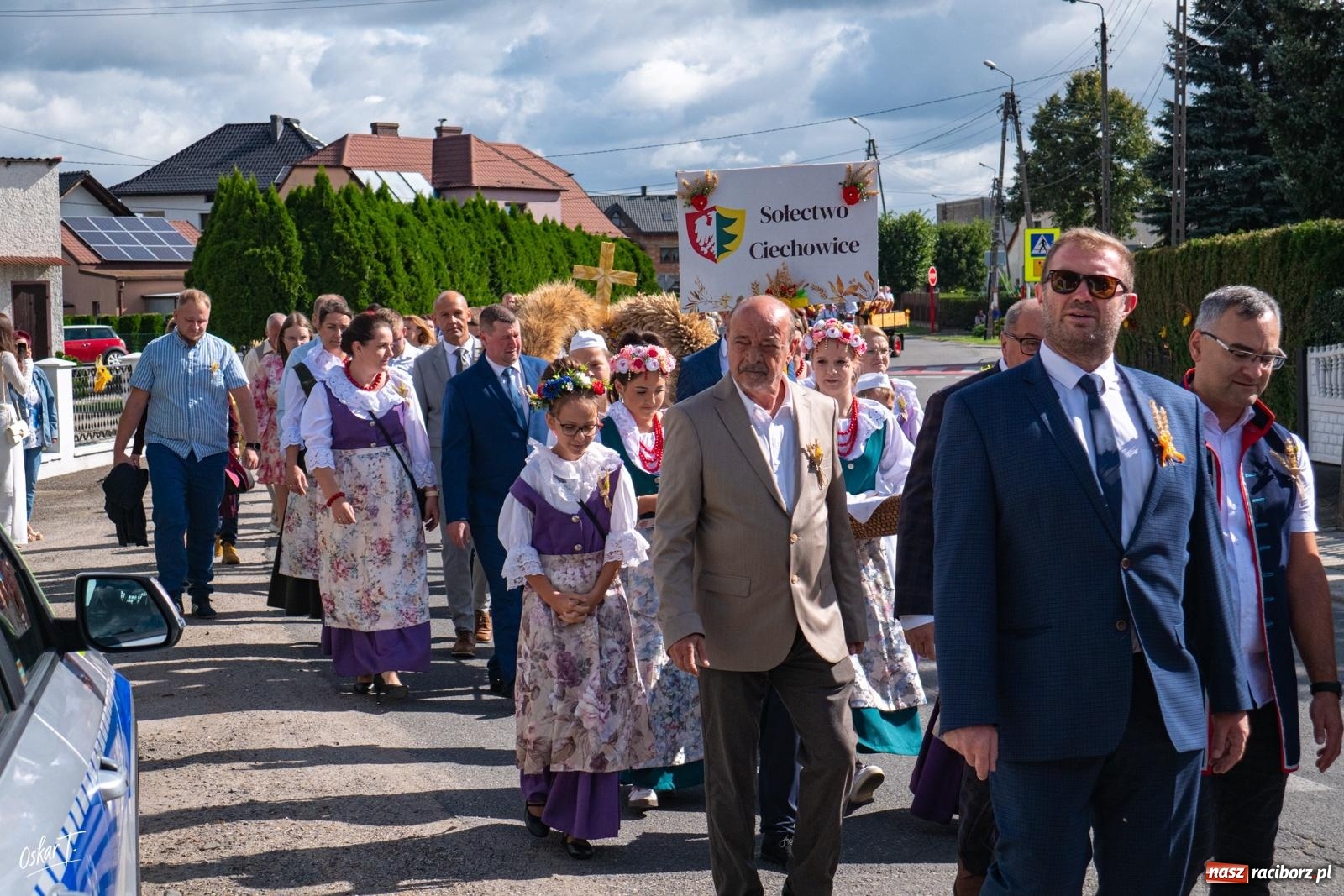 Zdjęcie w galerii na portalu naszraciborz.pl: Barwny korowód rozpoczął Gminne Dożynki w Zawadzie Książęcej [FOTO i WIDEO] wiadomości z regionu