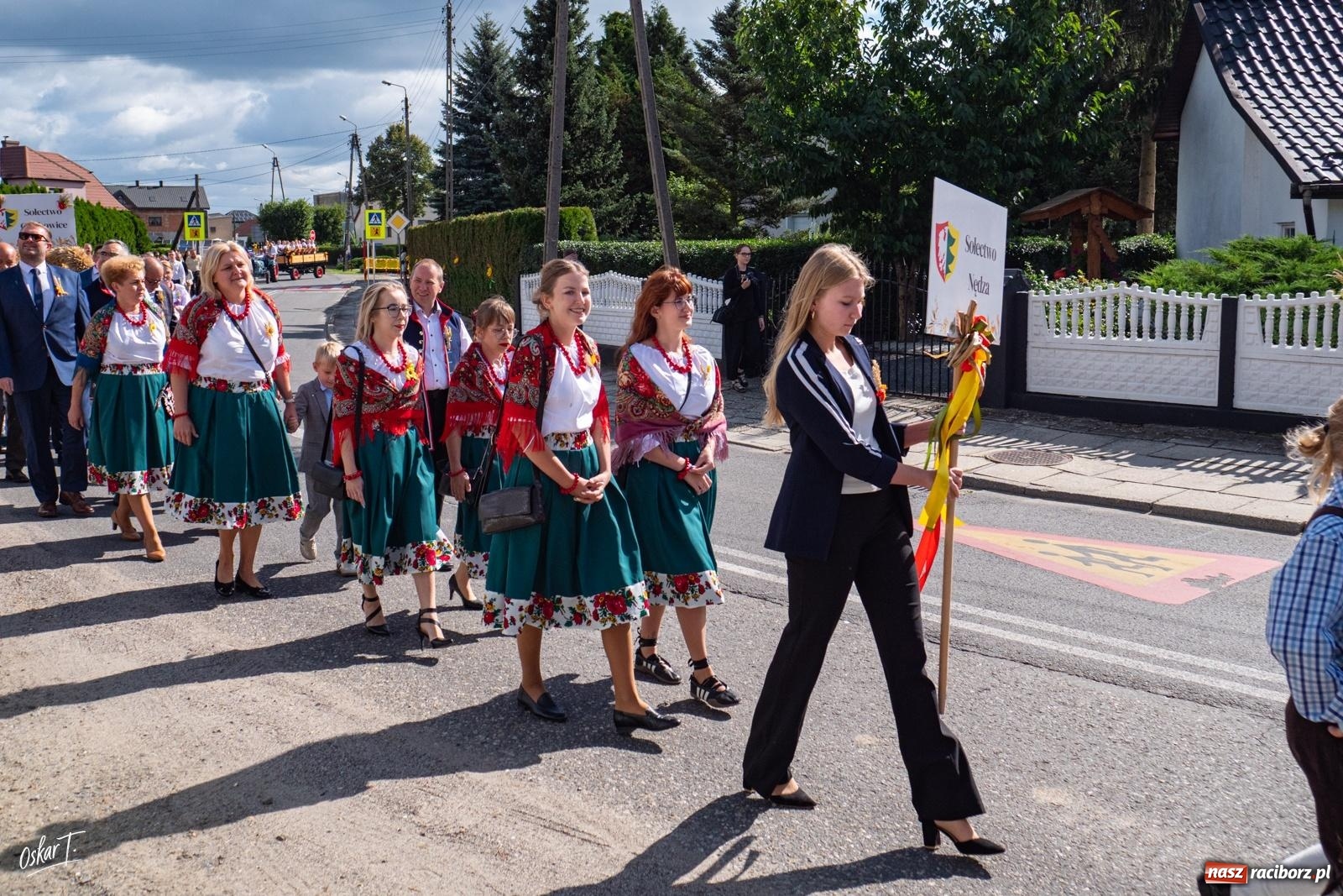 Zdjęcie w galerii na portalu naszraciborz.pl: Barwny korowód rozpoczął Gminne Dożynki w Zawadzie Książęcej [FOTO i WIDEO] wiadomości z regionu